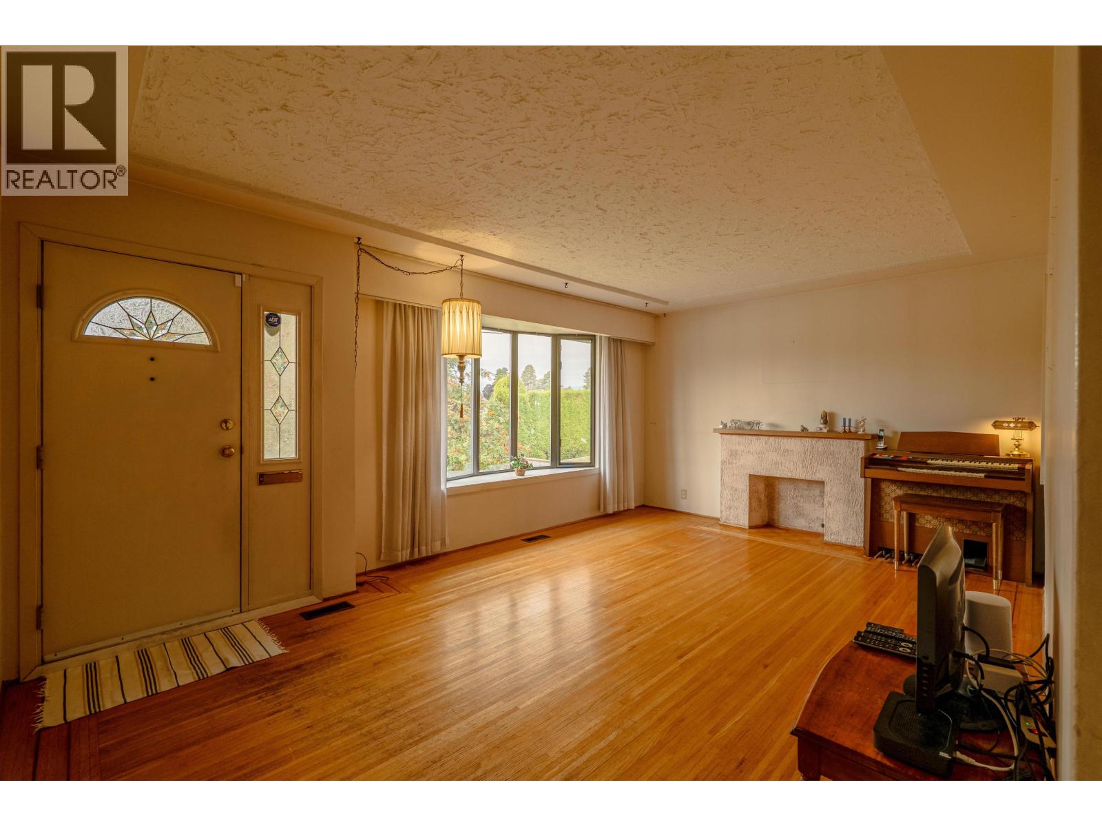 4638 ROYAL OAK AVENUE, Burnaby