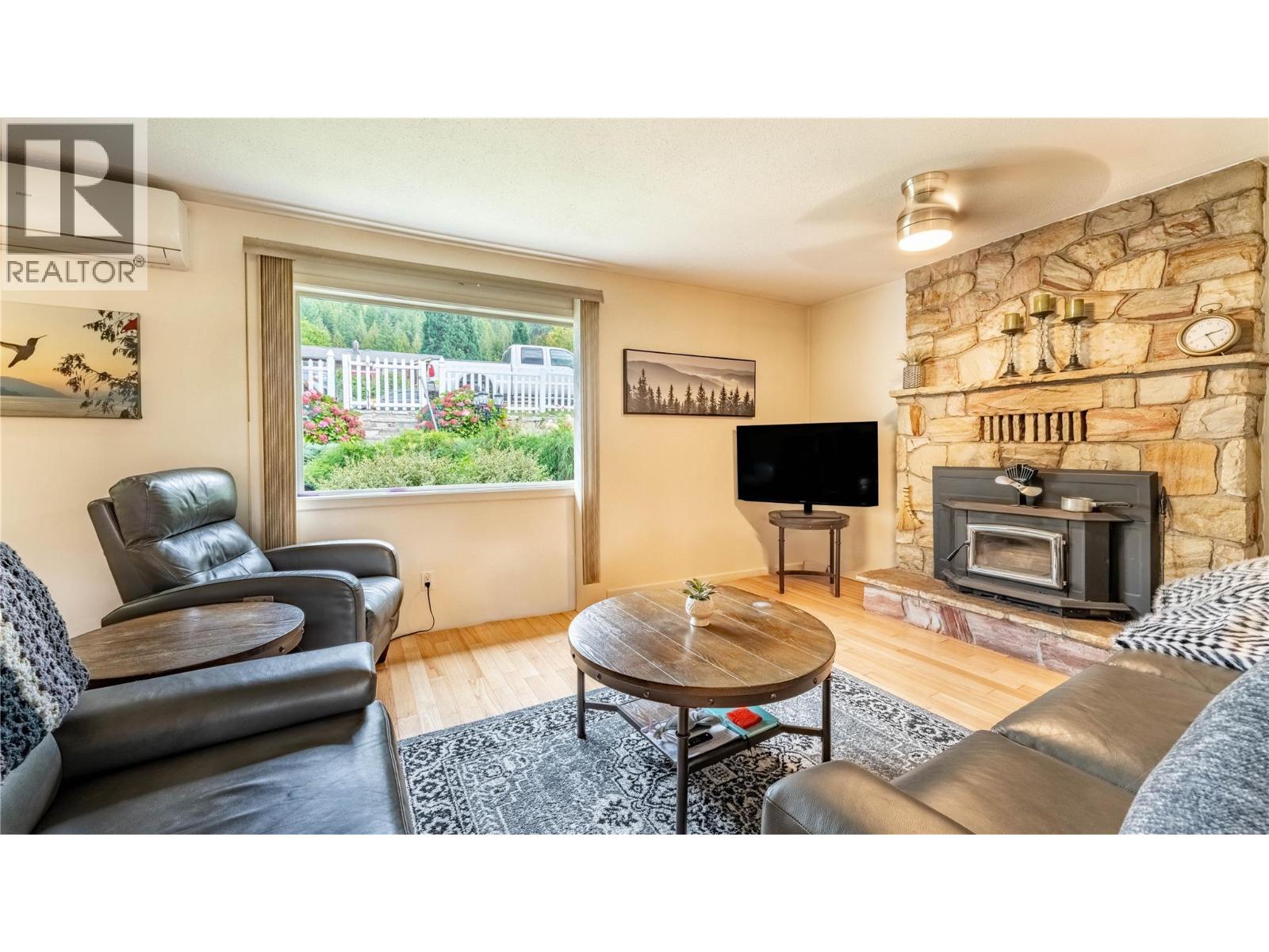 1529 RUSSEL AVENUE - 10