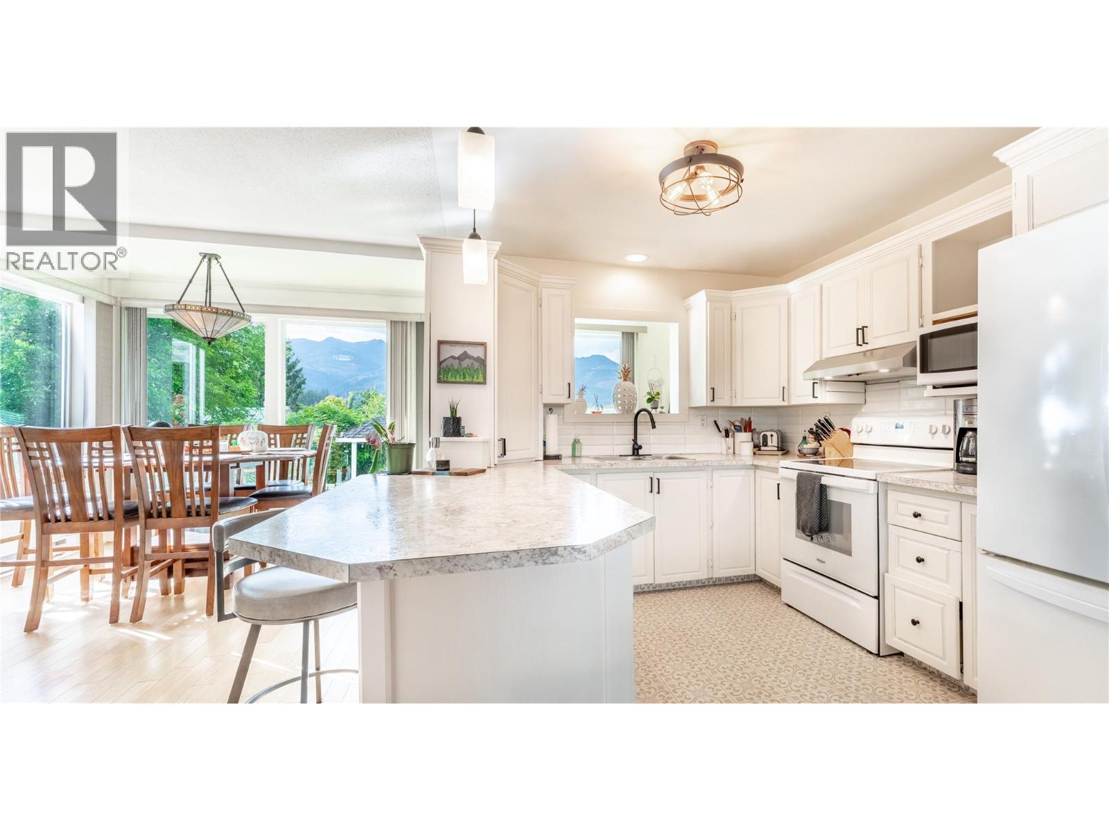 1529 RUSSEL AVENUE - 6