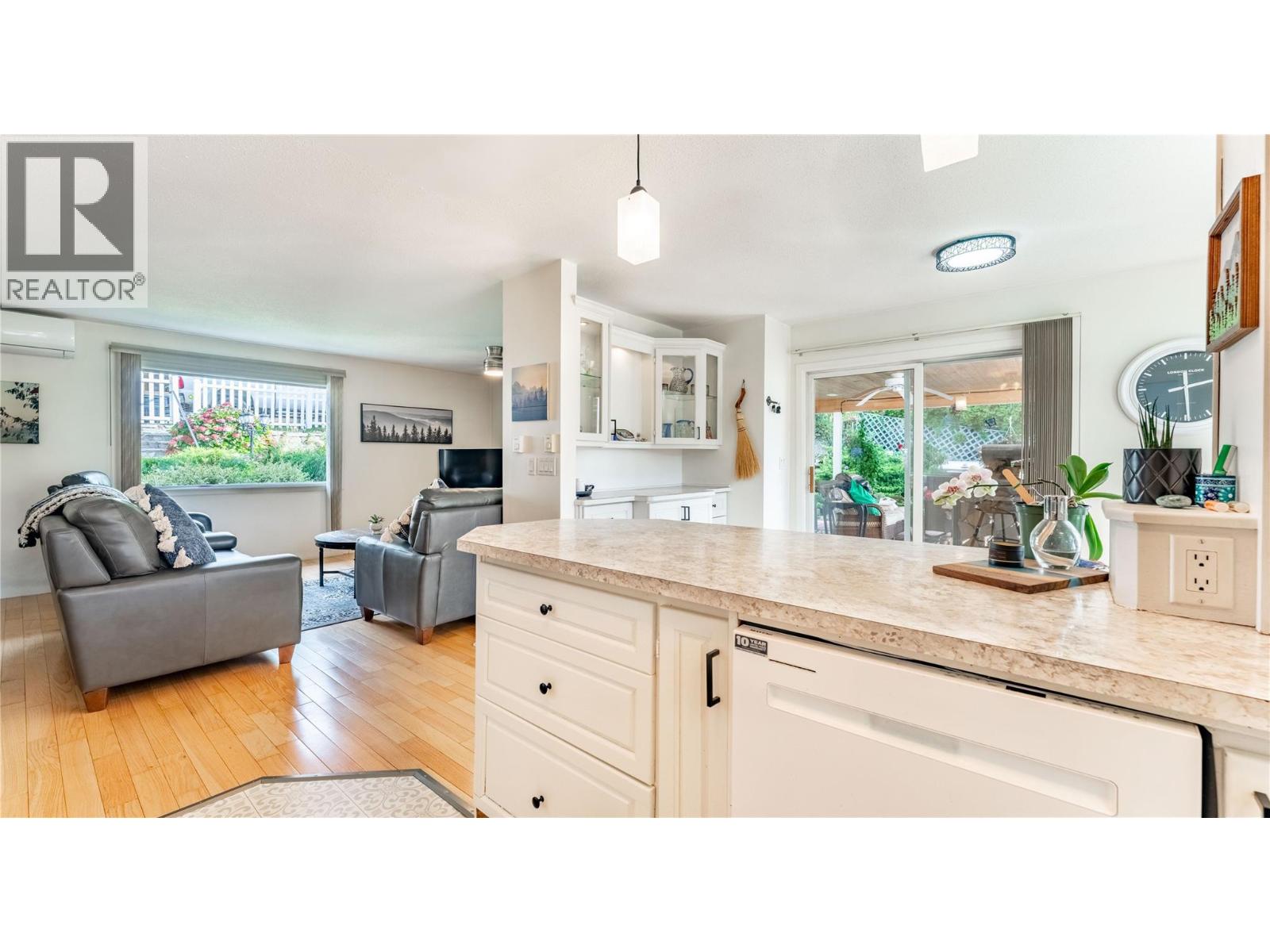 1529 RUSSEL AVENUE - 8