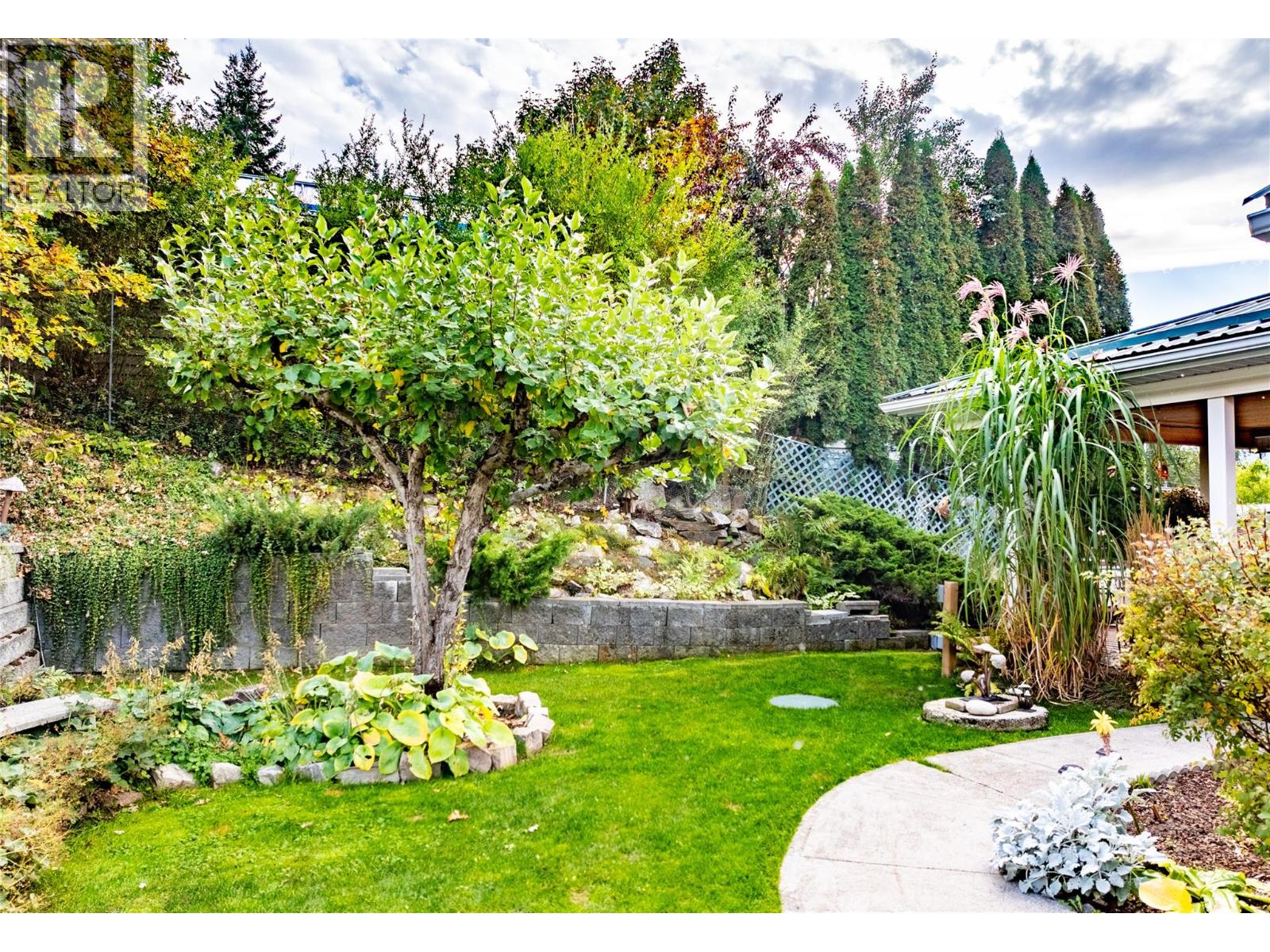 1529 RUSSEL AVENUE - 14