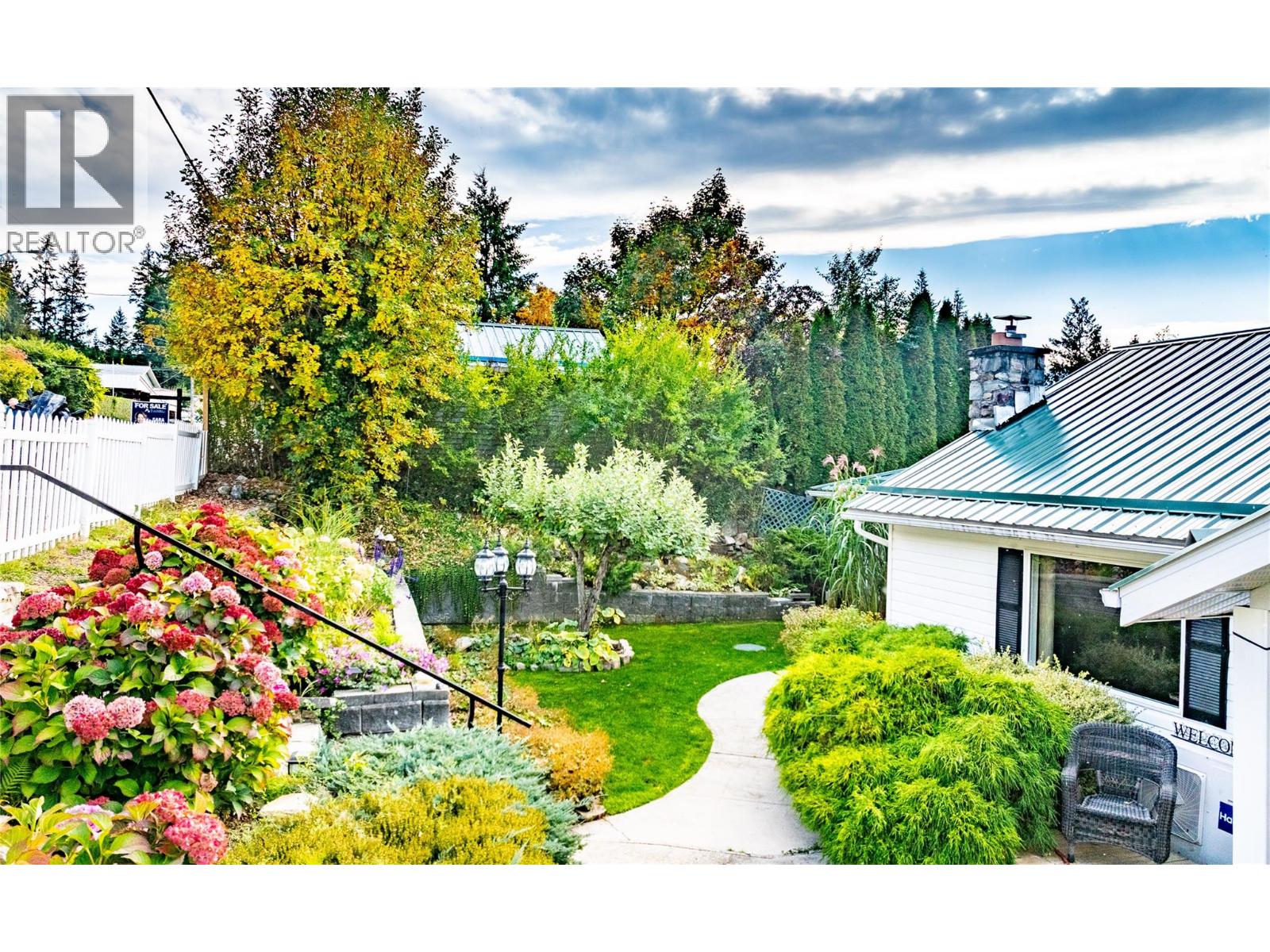 1529 RUSSEL AVENUE - 13