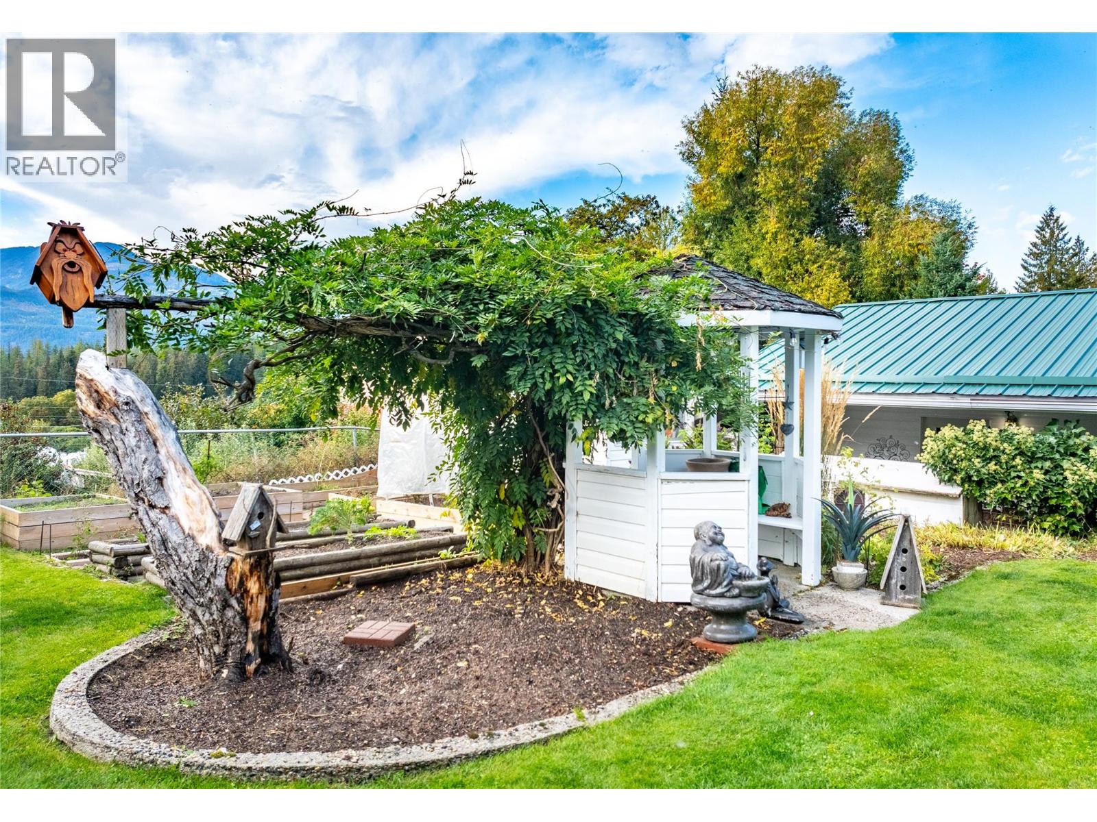 1529 RUSSEL AVENUE - 21