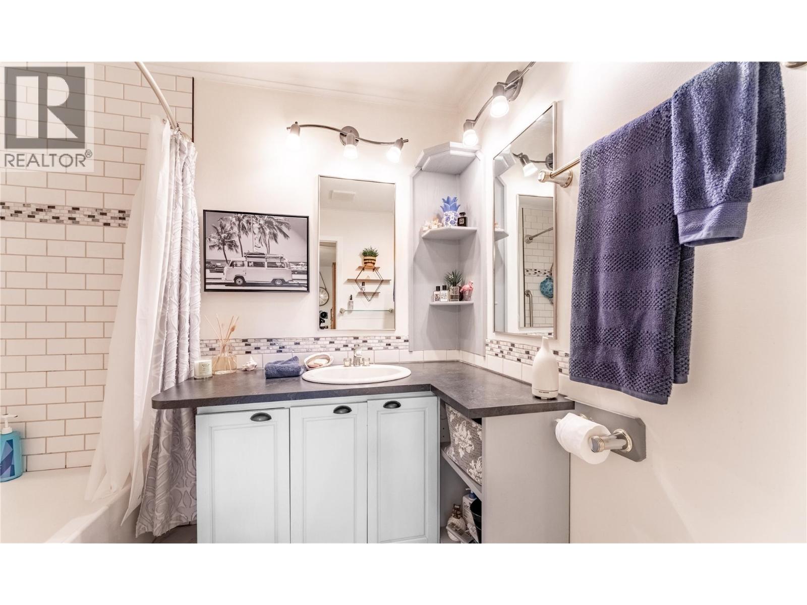 1529 RUSSEL AVENUE - 51