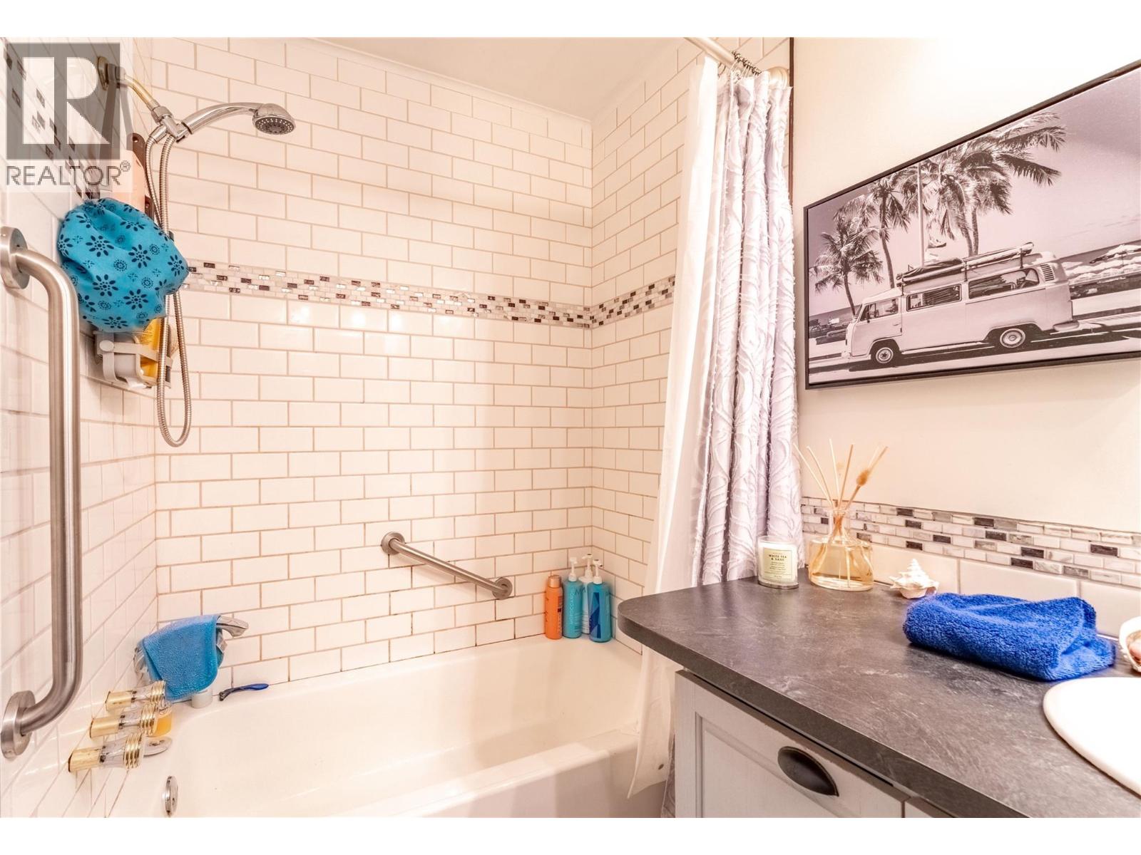 1529 RUSSEL AVENUE - 52