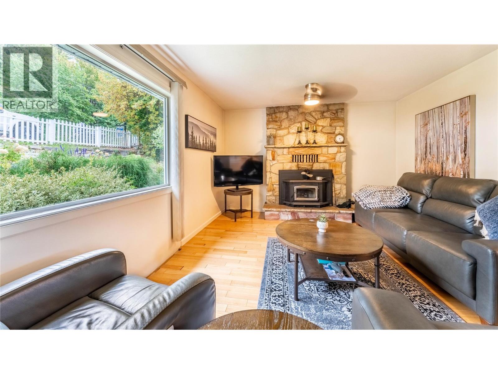 1529 RUSSEL AVENUE - 11