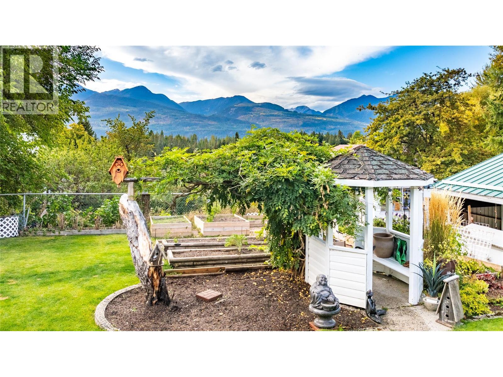 1529 RUSSEL AVENUE - 15