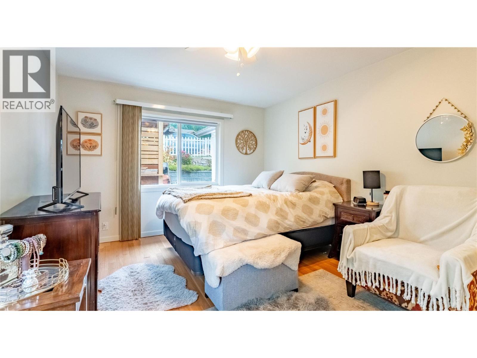 1529 RUSSEL AVENUE - 53