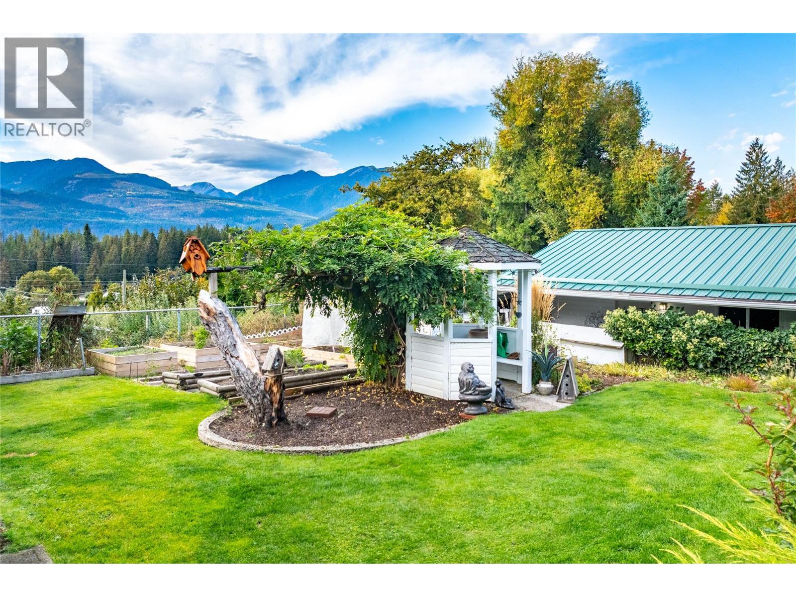 1529 RUSSEL AVENUE - 20