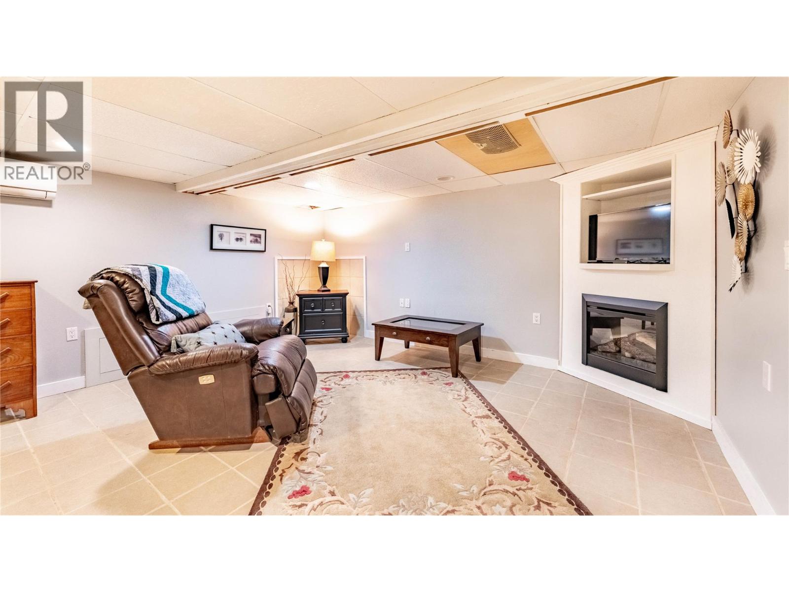 1529 RUSSEL AVENUE - 64