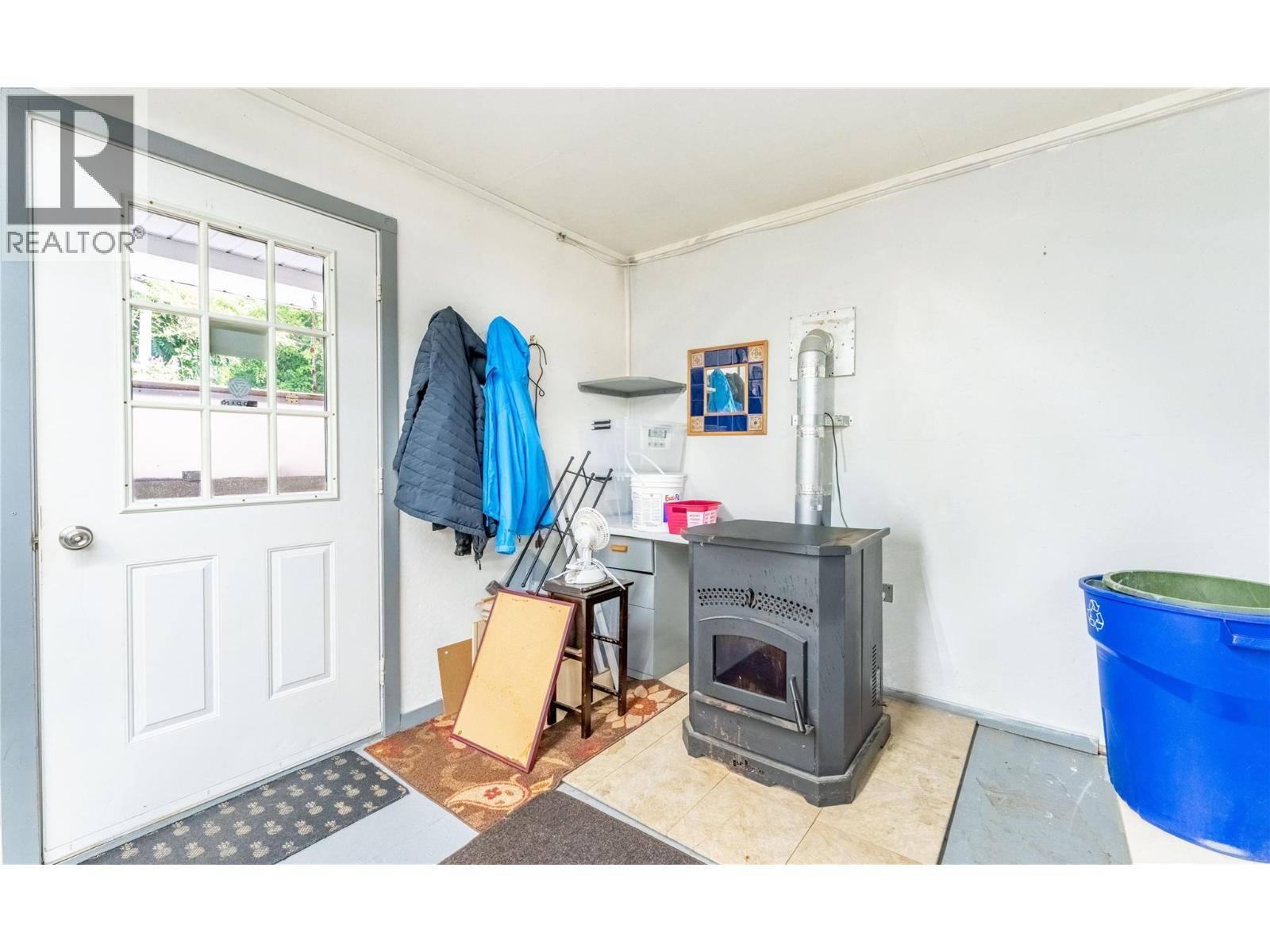 1529 RUSSEL AVENUE - 76