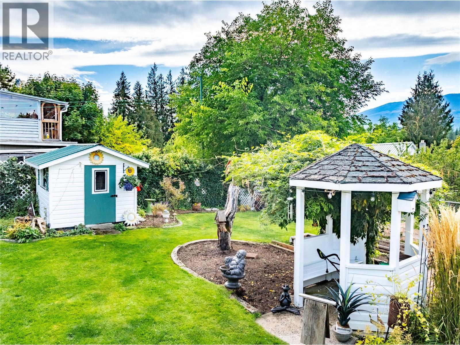 1529 RUSSEL AVENUE - 22