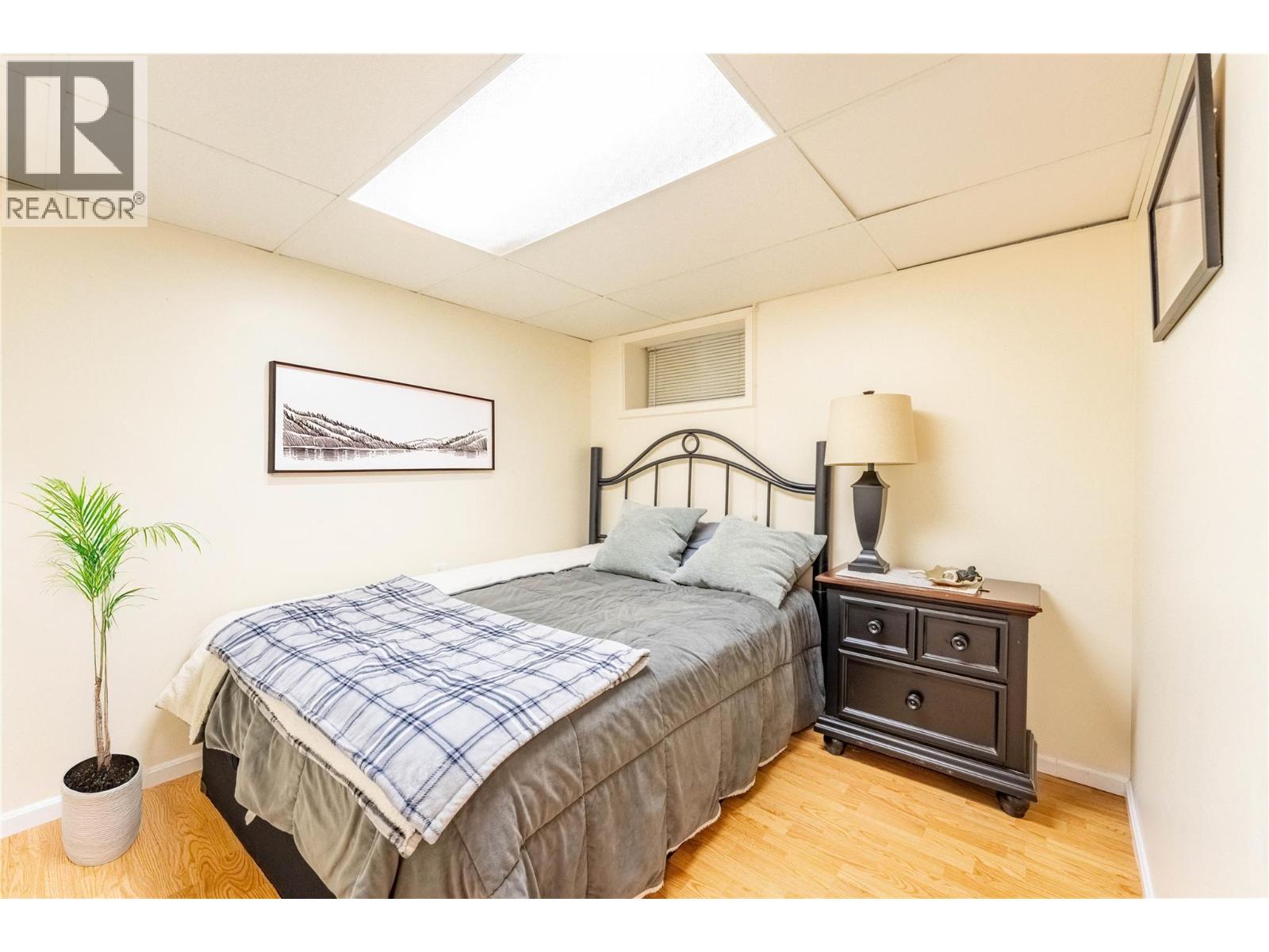 1529 RUSSEL AVENUE - 62