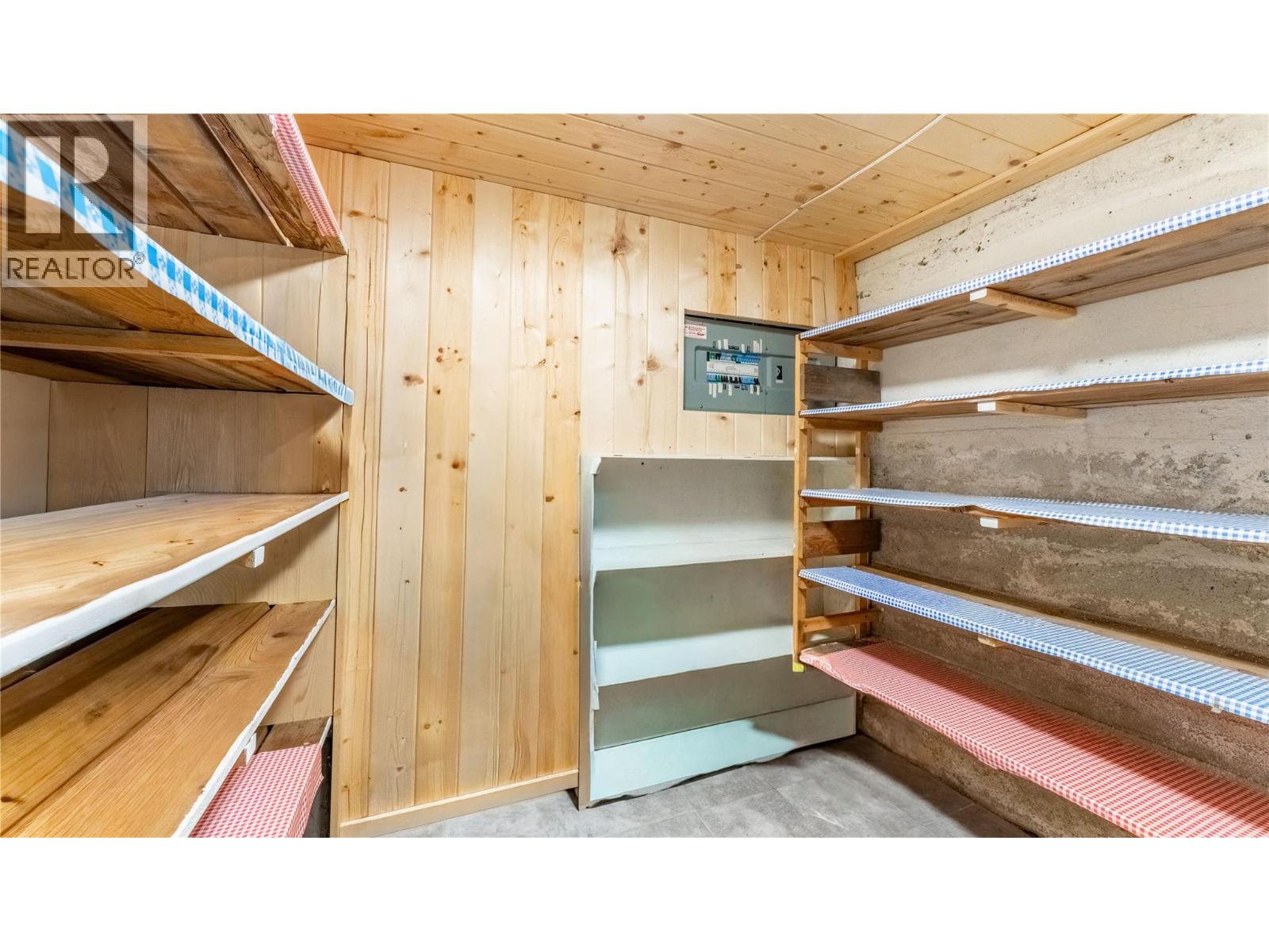 1529 RUSSEL AVENUE - 67