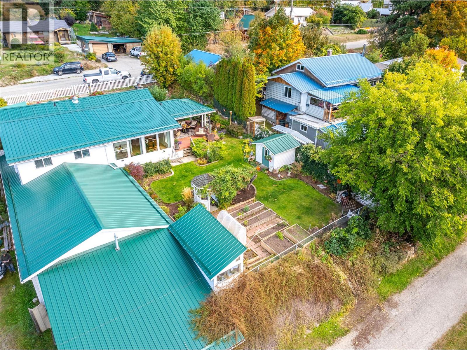 1529 RUSSEL AVENUE - 25