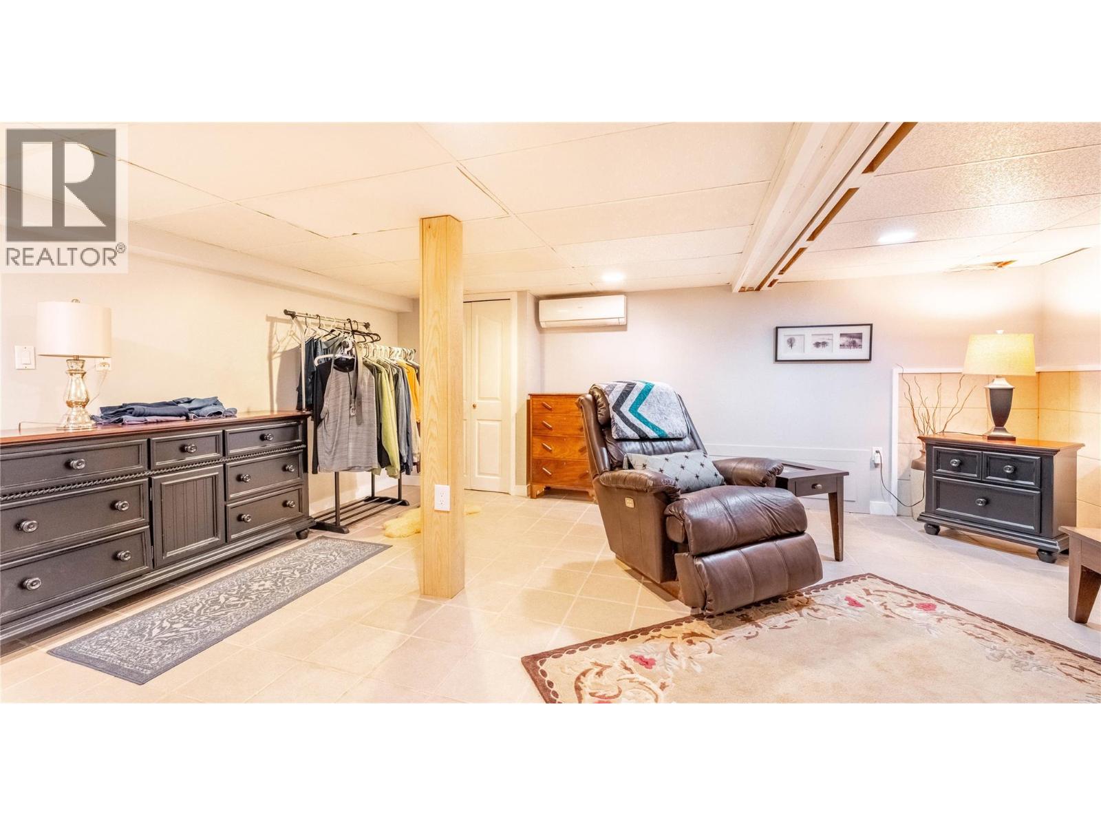 1529 RUSSEL AVENUE - 63