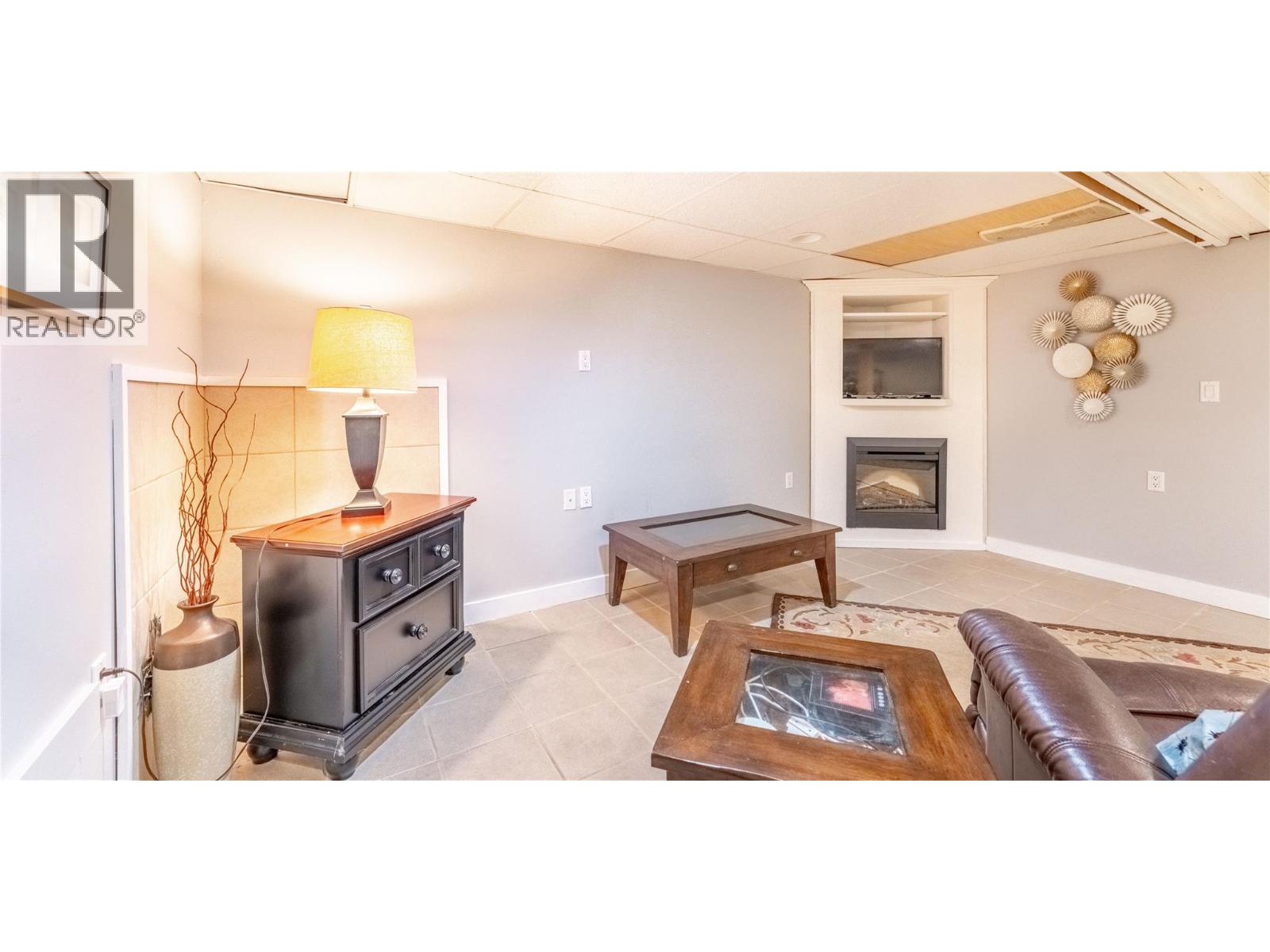 1529 RUSSEL AVENUE - 65