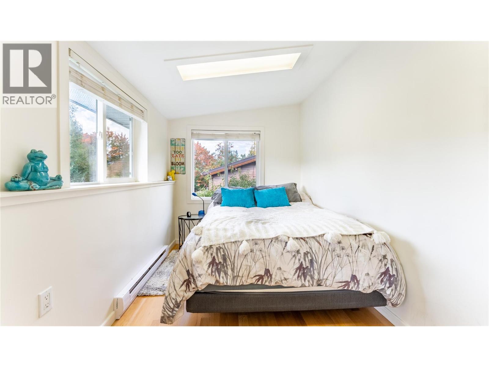 1529 RUSSEL AVENUE - 60