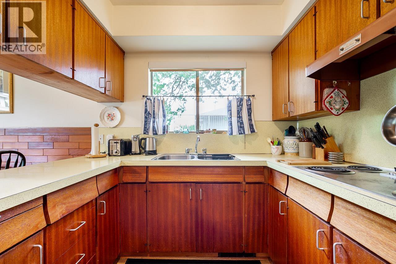 7475 COLLEEN STREET, Burnaby