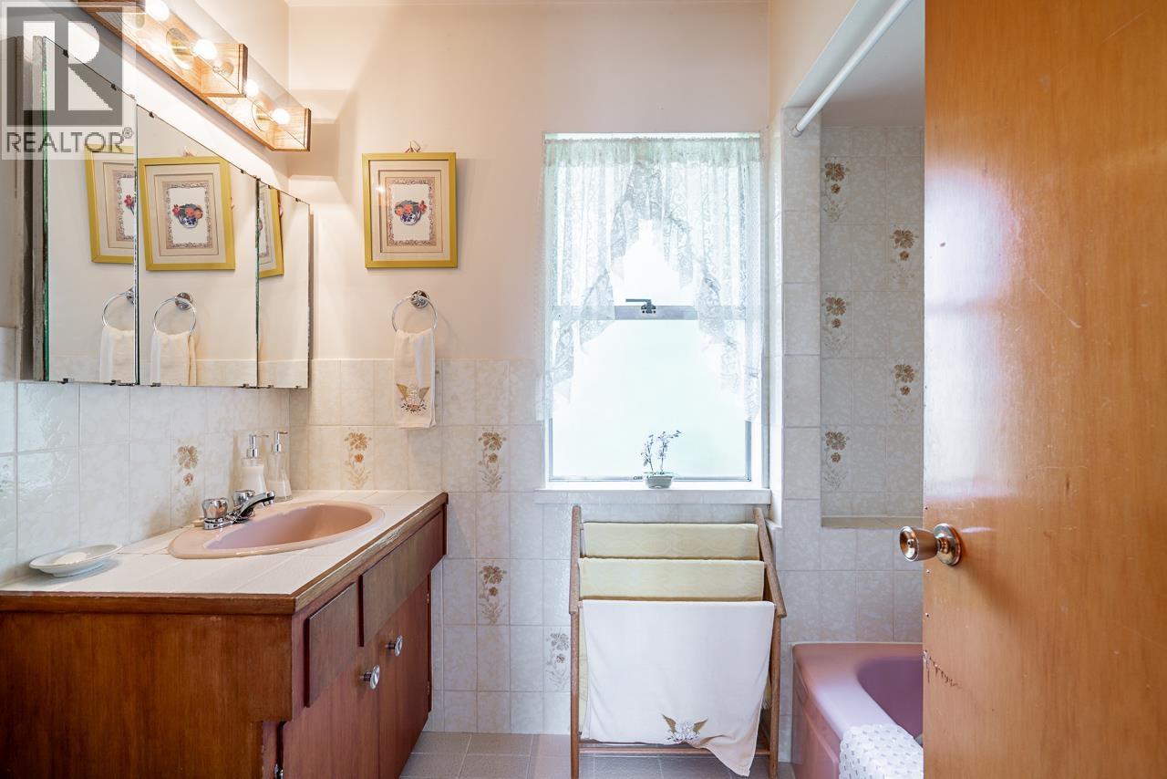 7475 COLLEEN STREET, Burnaby