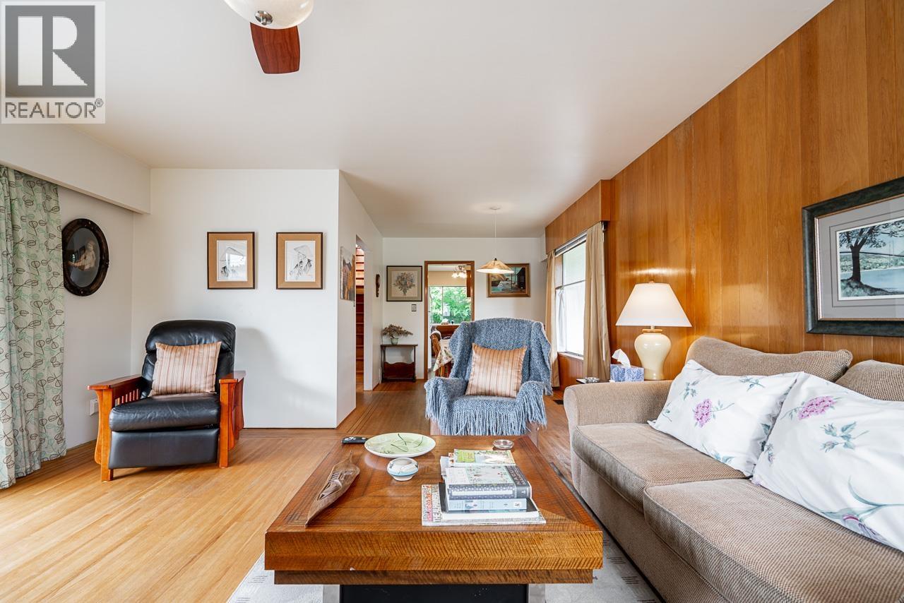 7475 COLLEEN STREET, Burnaby