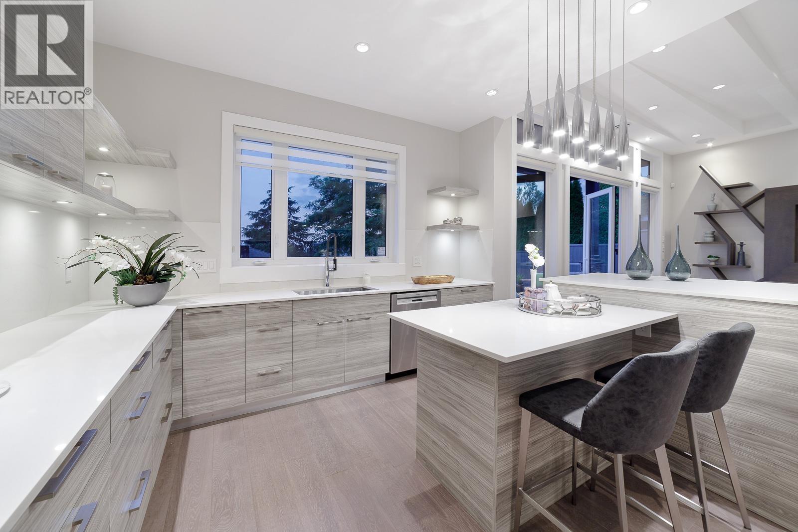 517 GRANADA CRESCENT, North Vancouver