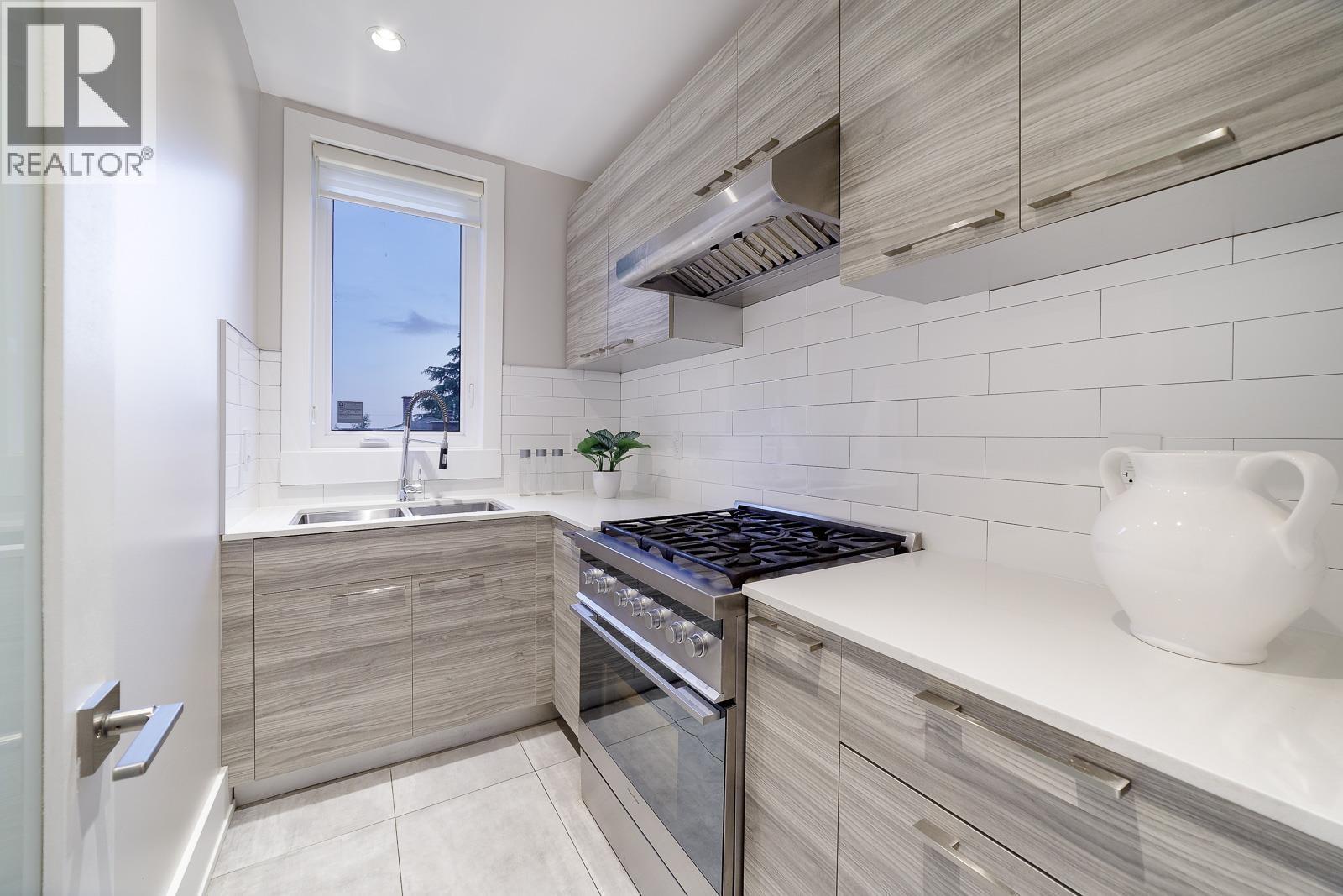 517 GRANADA CRESCENT, North Vancouver