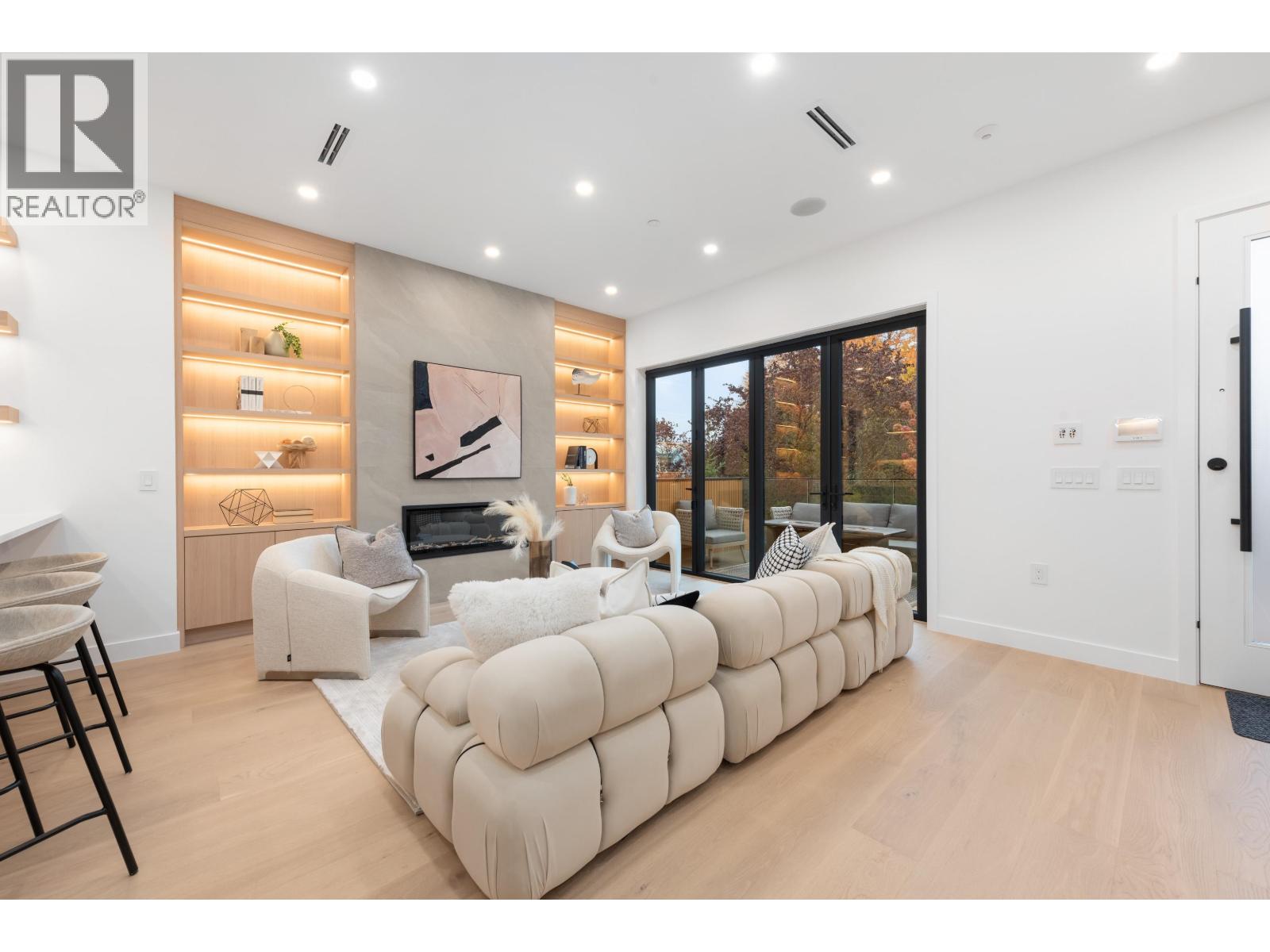 1 312 E 37 AVENUE, Vancouver