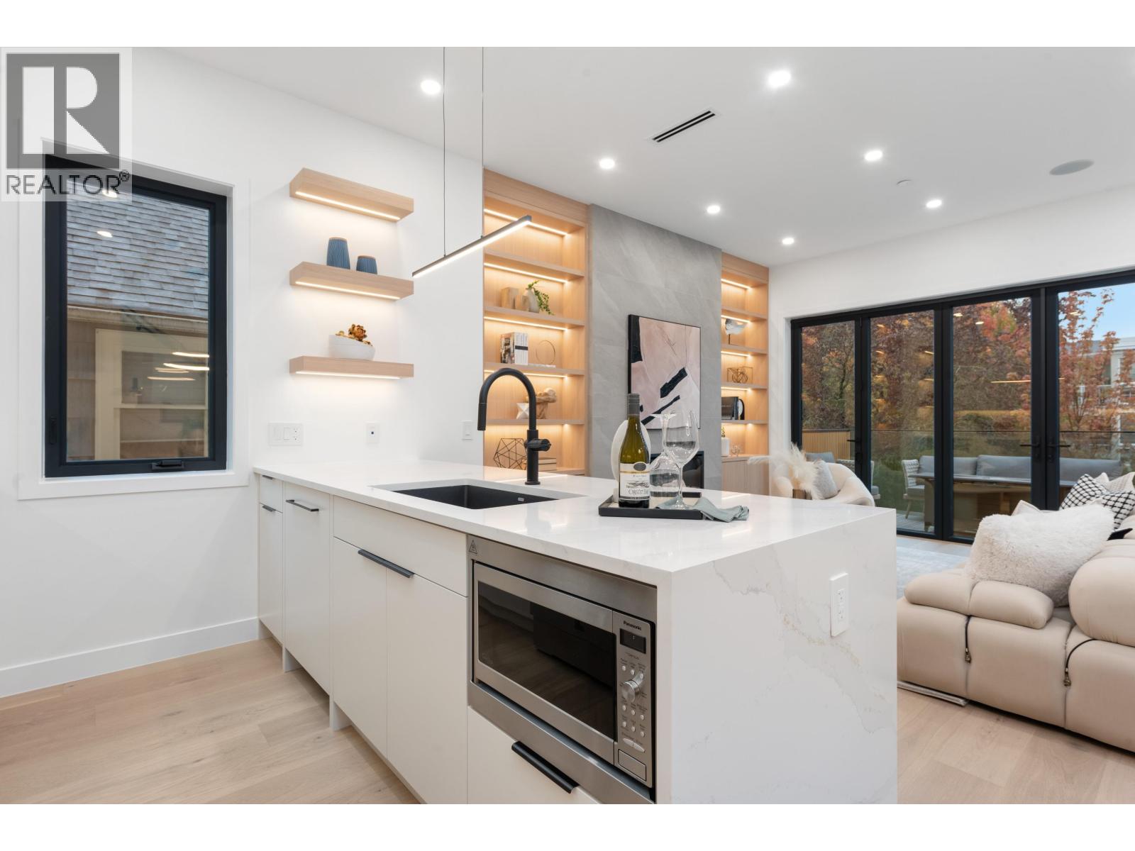 1 312 E 37 AVENUE, Vancouver