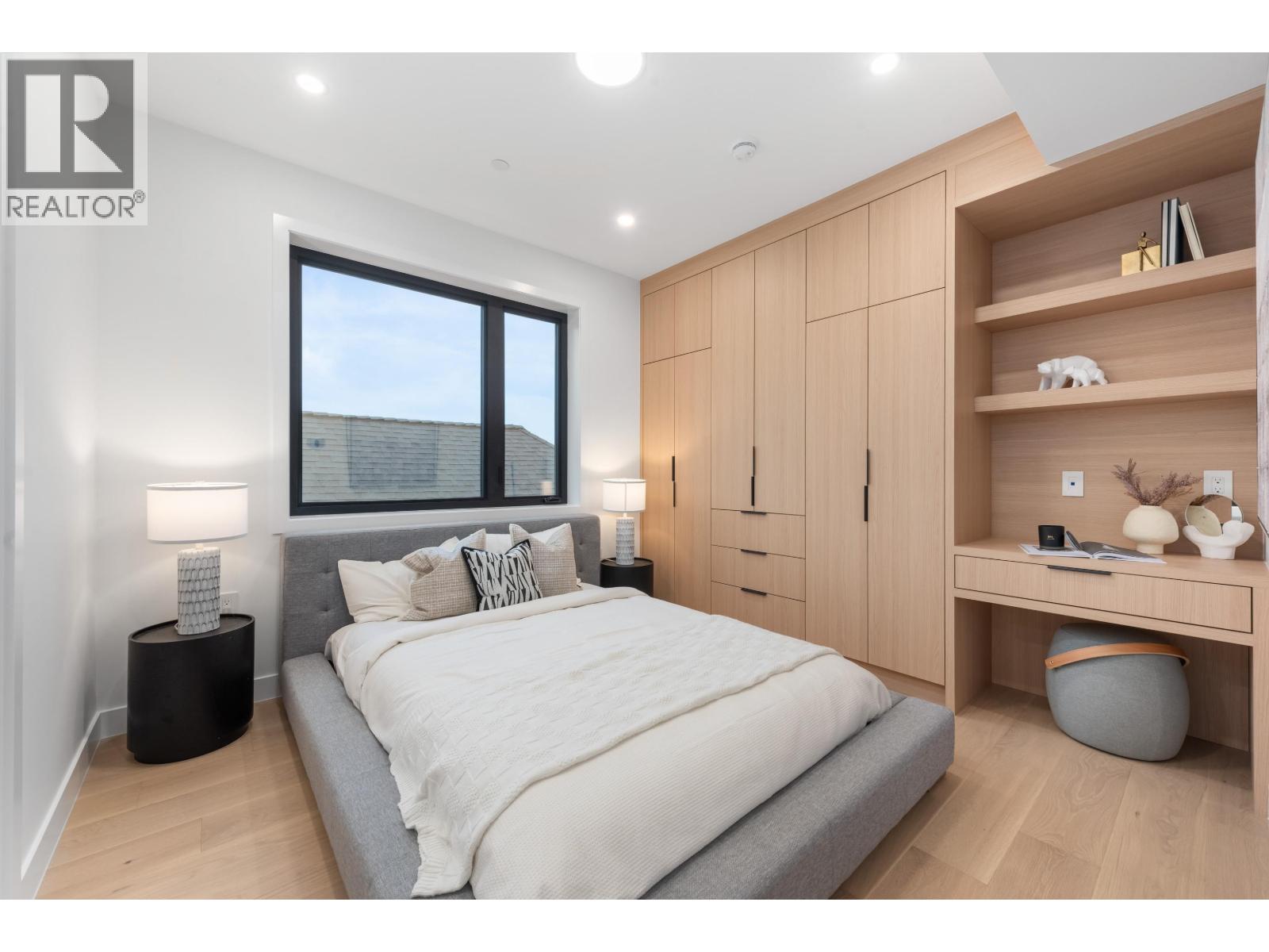 1 312 E 37 AVENUE, Vancouver