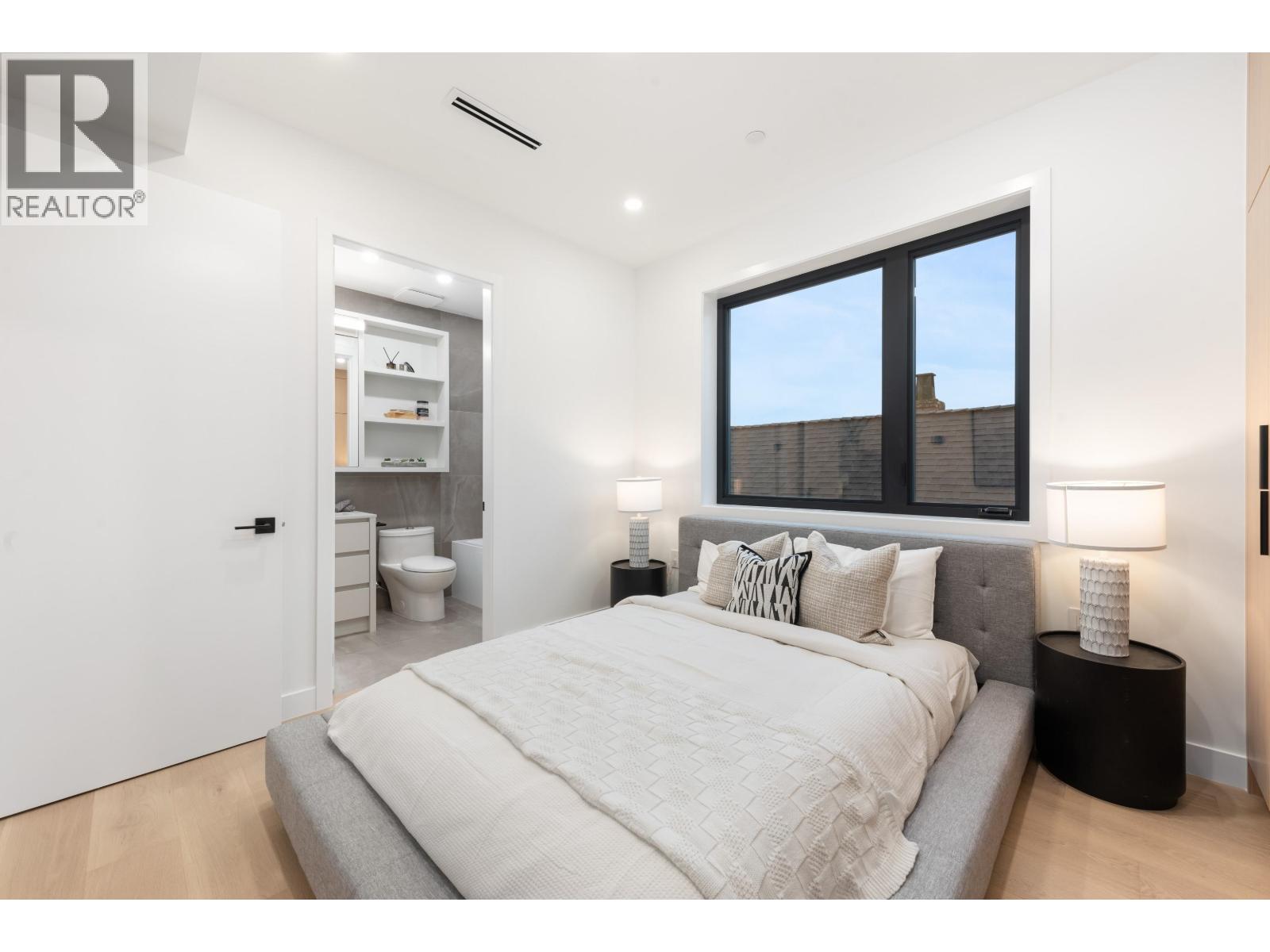 1 312 E 37 AVENUE, Vancouver