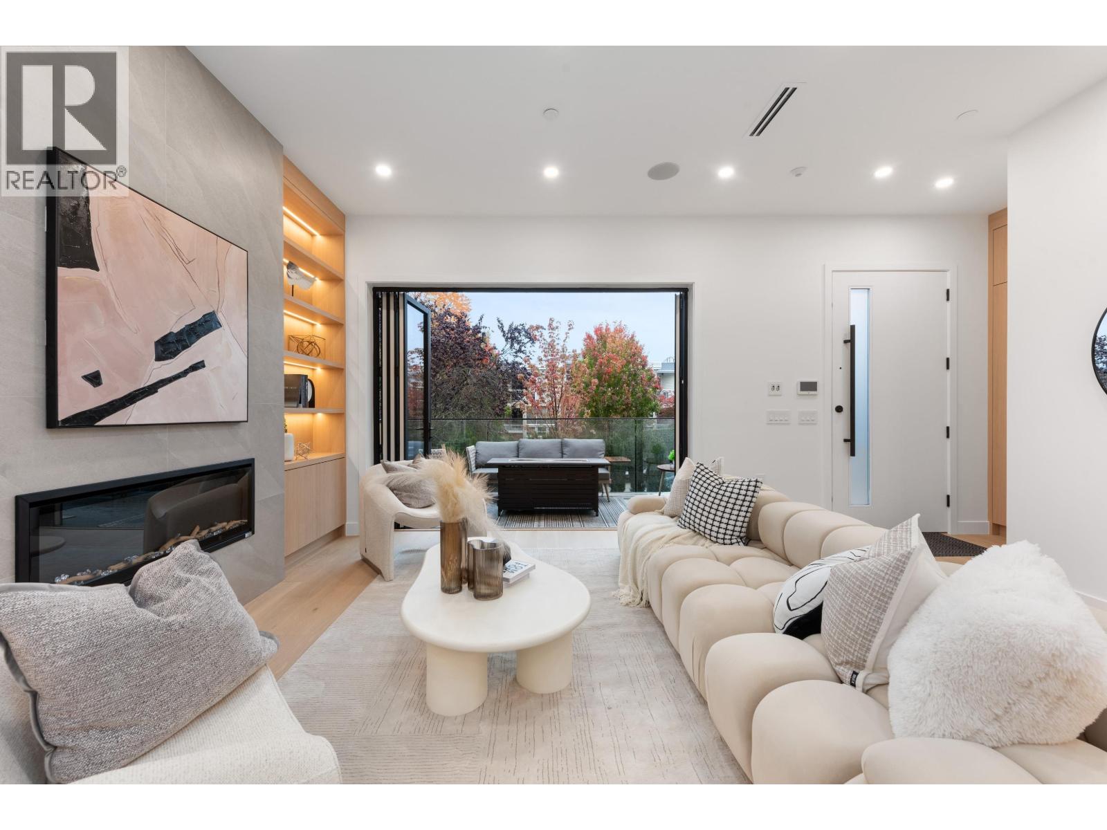 1 312 E 37 AVENUE, Vancouver