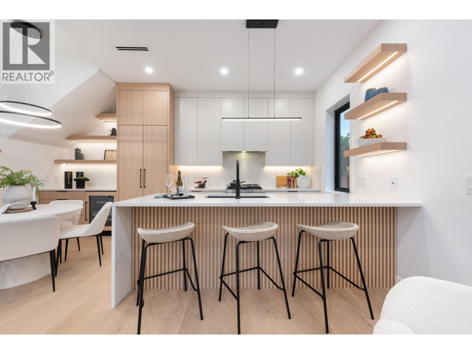 1 312 E 37 AVENUE, Vancouver