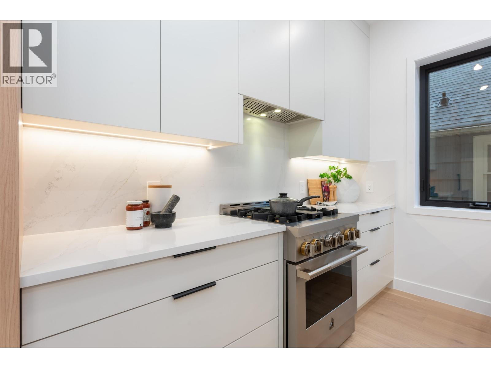 1 312 E 37 AVENUE, Vancouver