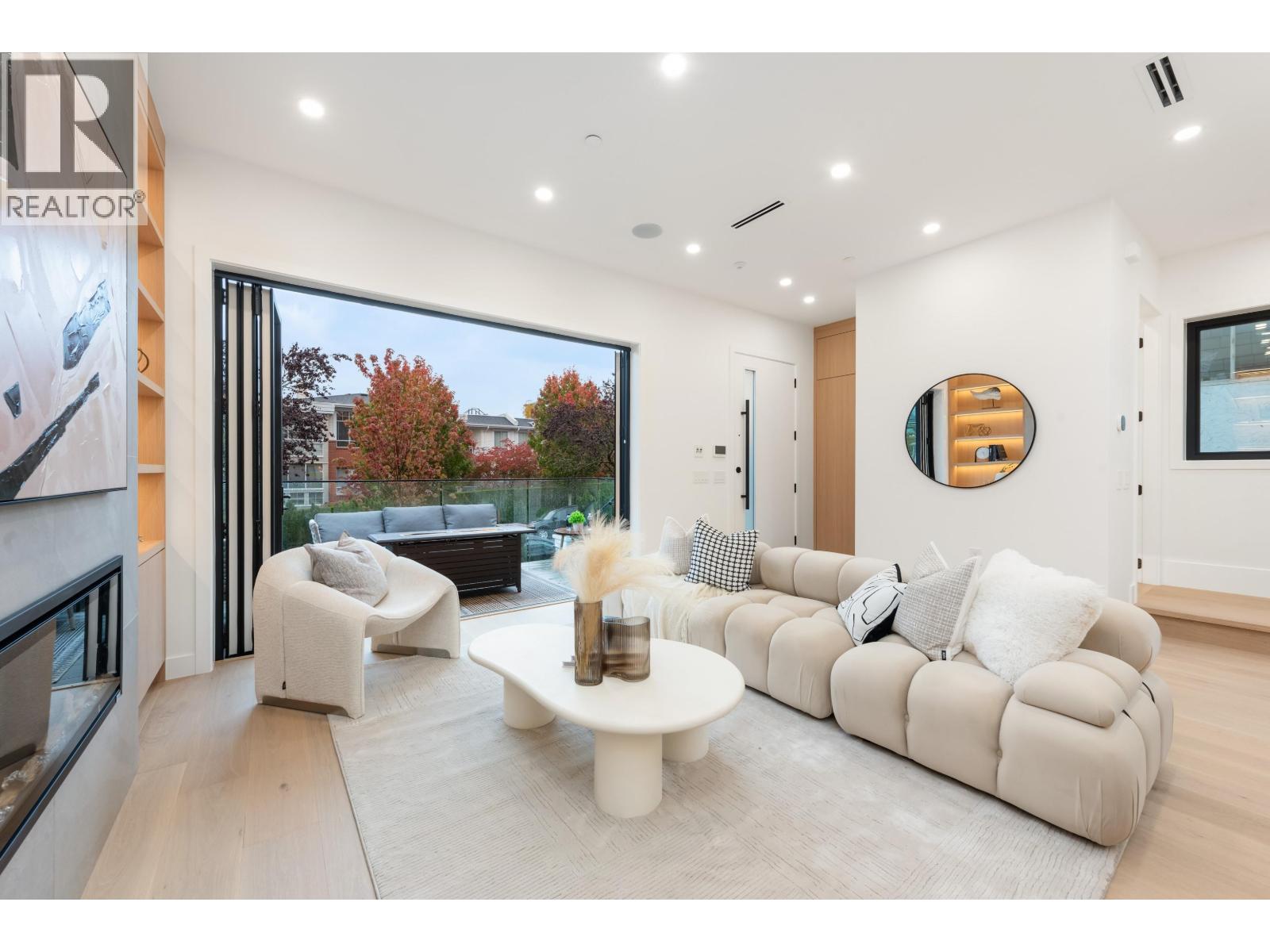 1 312 E 37 AVENUE, Vancouver