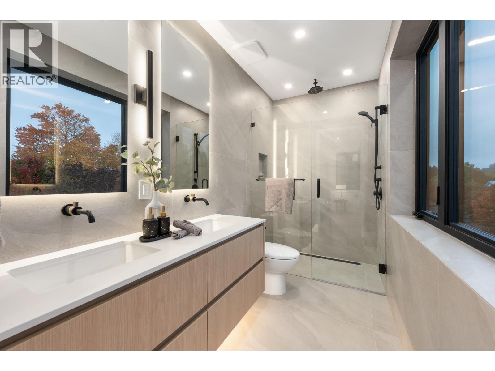 1 312 E 37 AVENUE, Vancouver