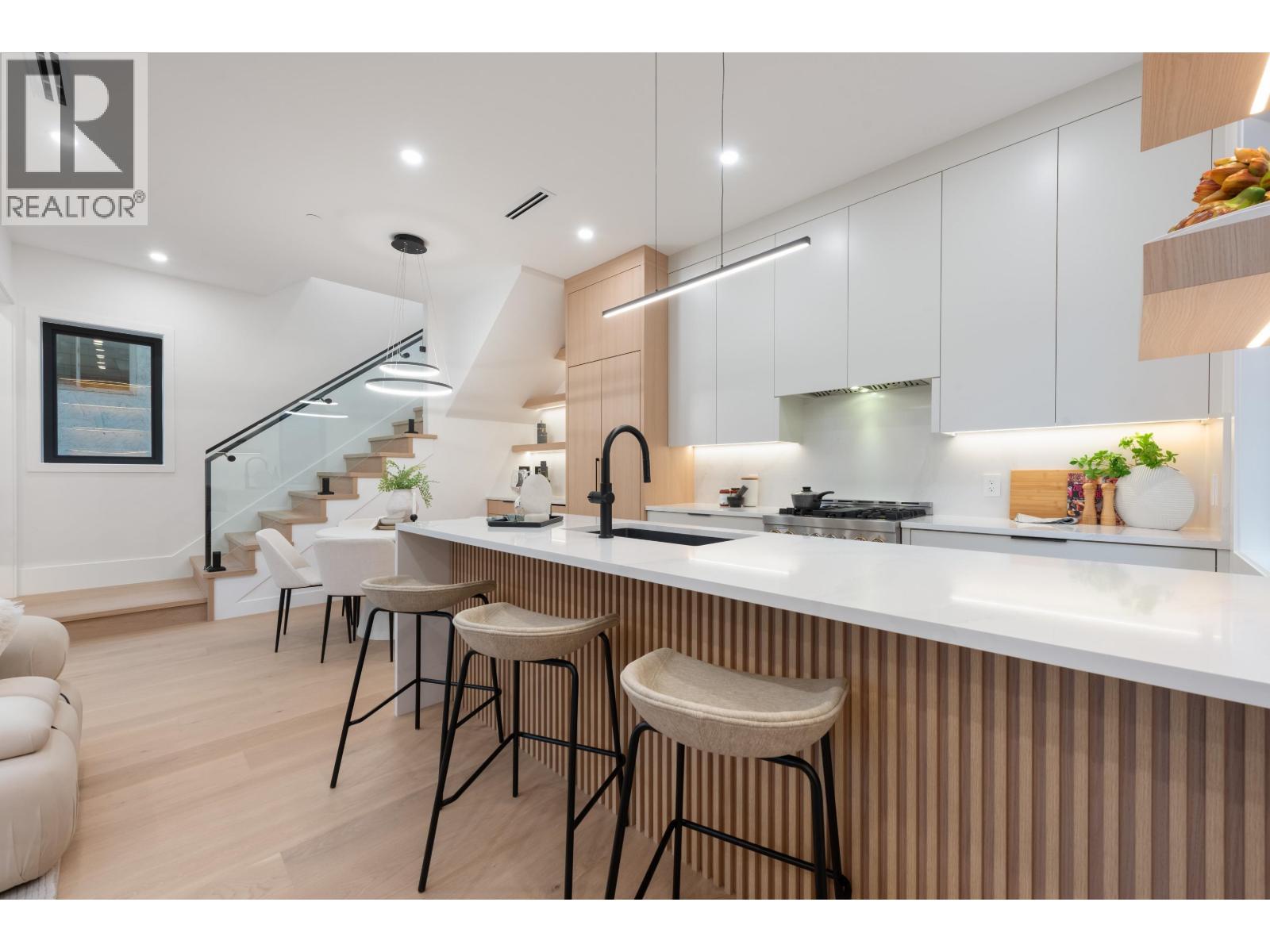 1 312 E 37 AVENUE, Vancouver