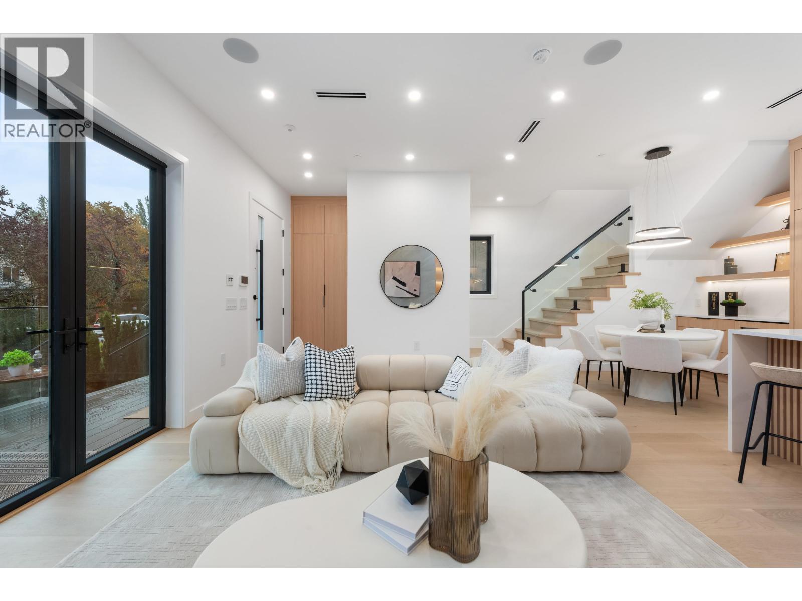 1 312 E 37 AVENUE, Vancouver