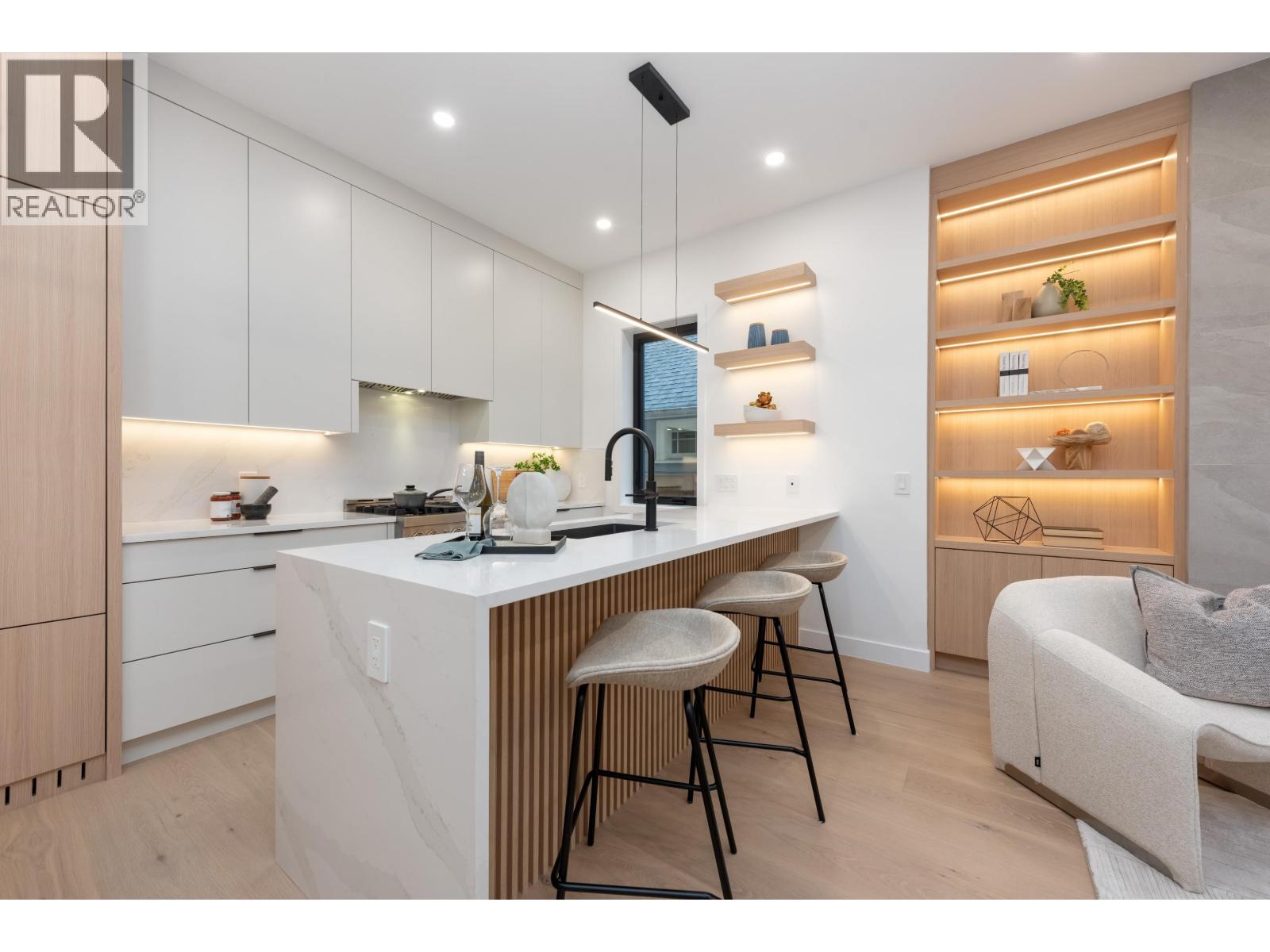 1 312 E 37 AVENUE, Vancouver