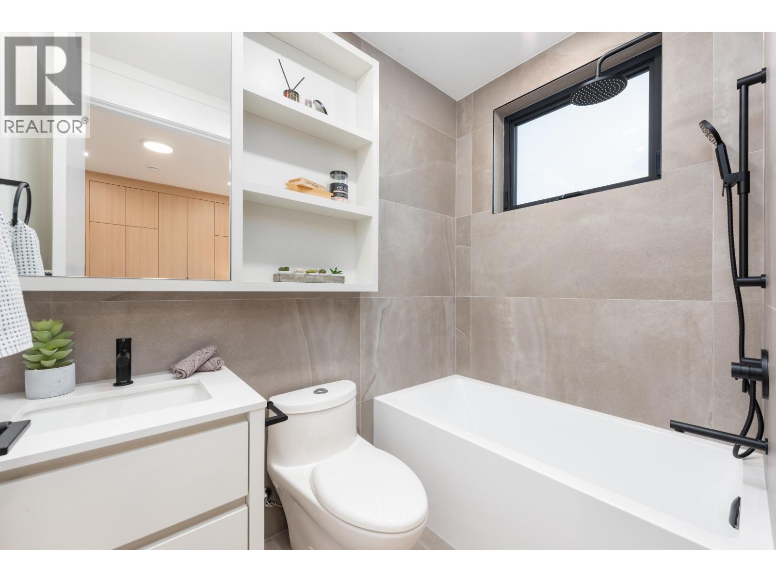 1 312 E 37 AVENUE, Vancouver