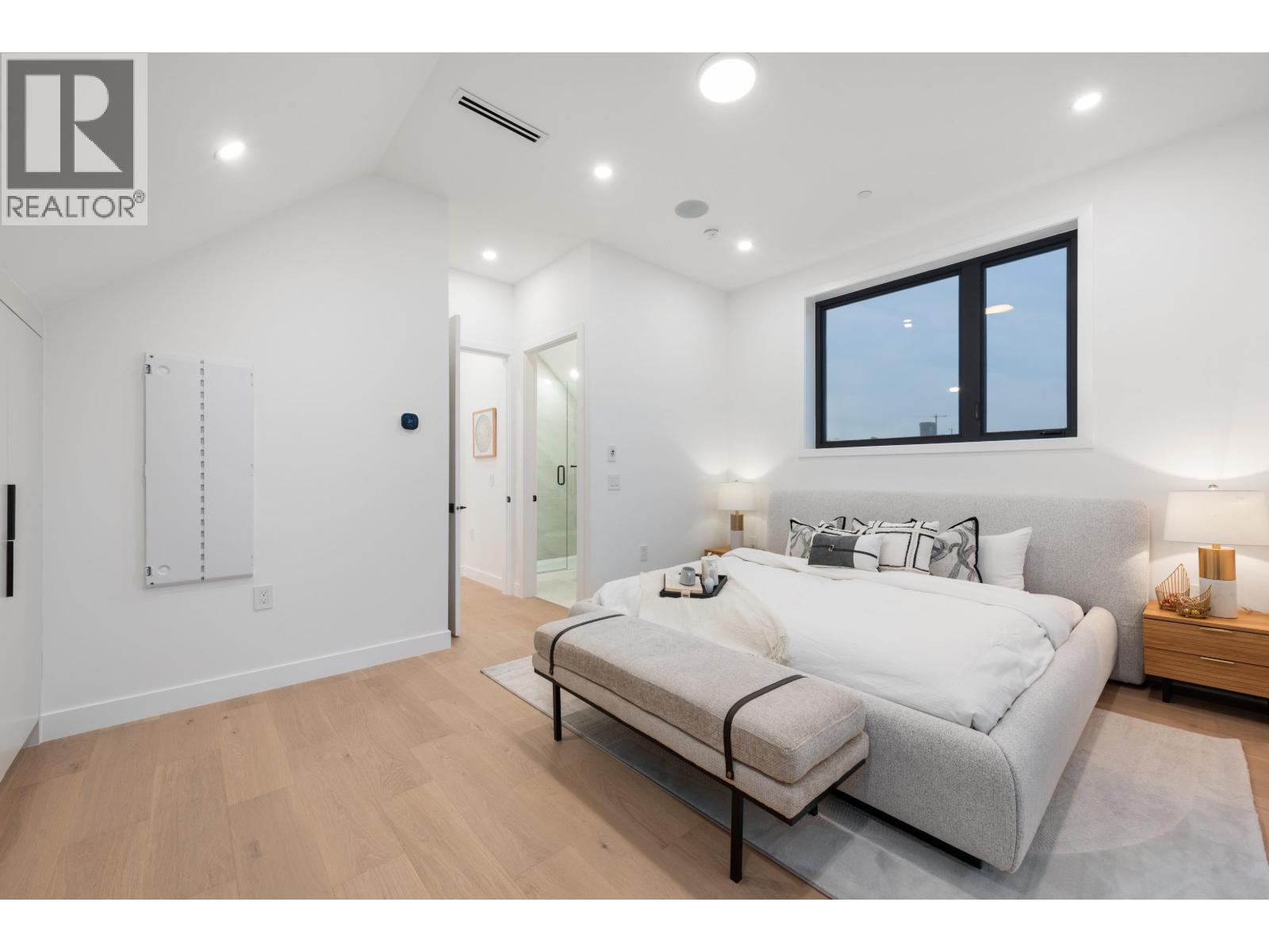 1 312 E 37 AVENUE, Vancouver