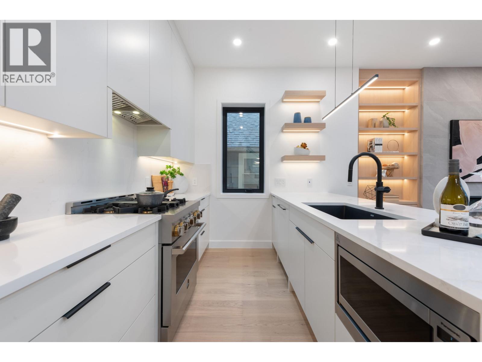 1 312 E 37 AVENUE, Vancouver