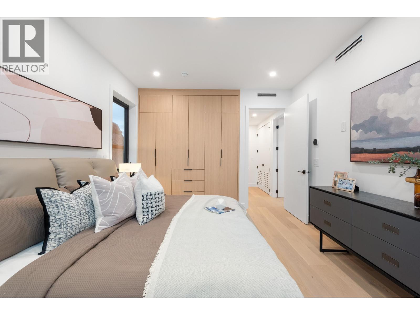 1 312 E 37 AVENUE, Vancouver