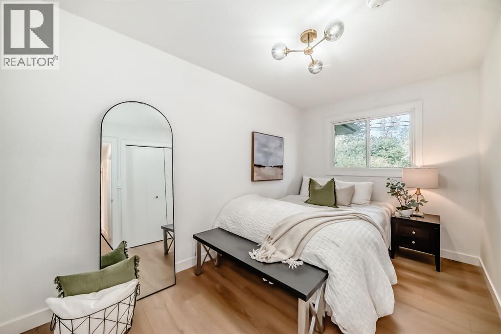 Single Family House Bi-level for Sale in  Dalgetty Place NW Dalhousie Calgary 