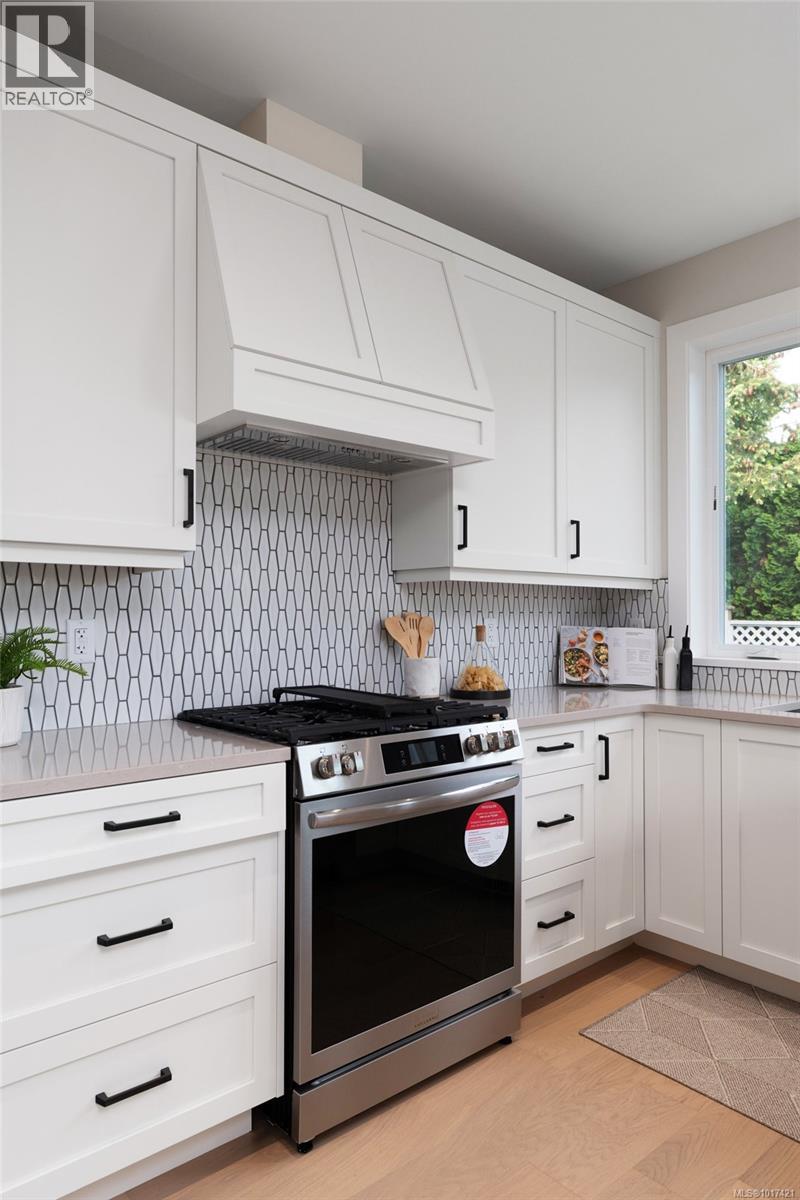  9556 Northlawn Terrace, Sidney