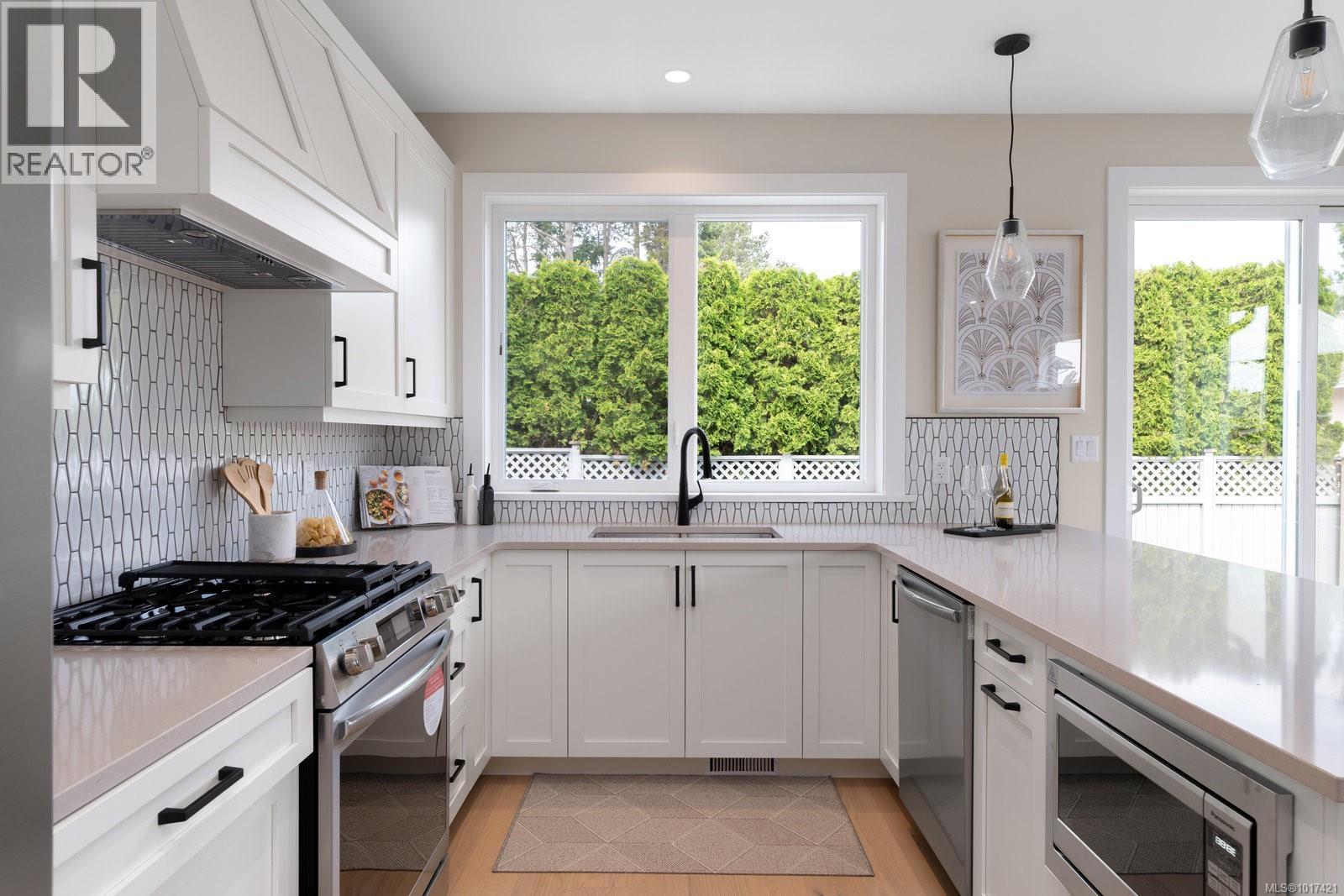  9556 Northlawn Terrace, Sidney