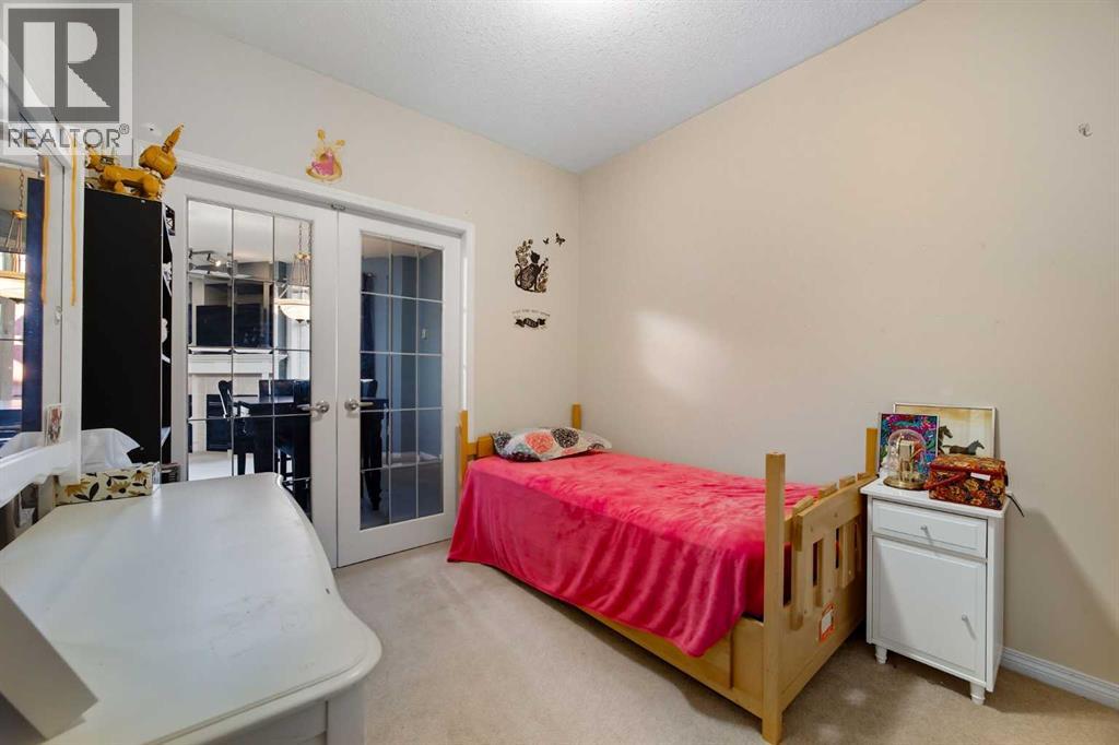 Single Family House for Sale in   Lake Fraser Green SE Lake Bonavista Calgary 