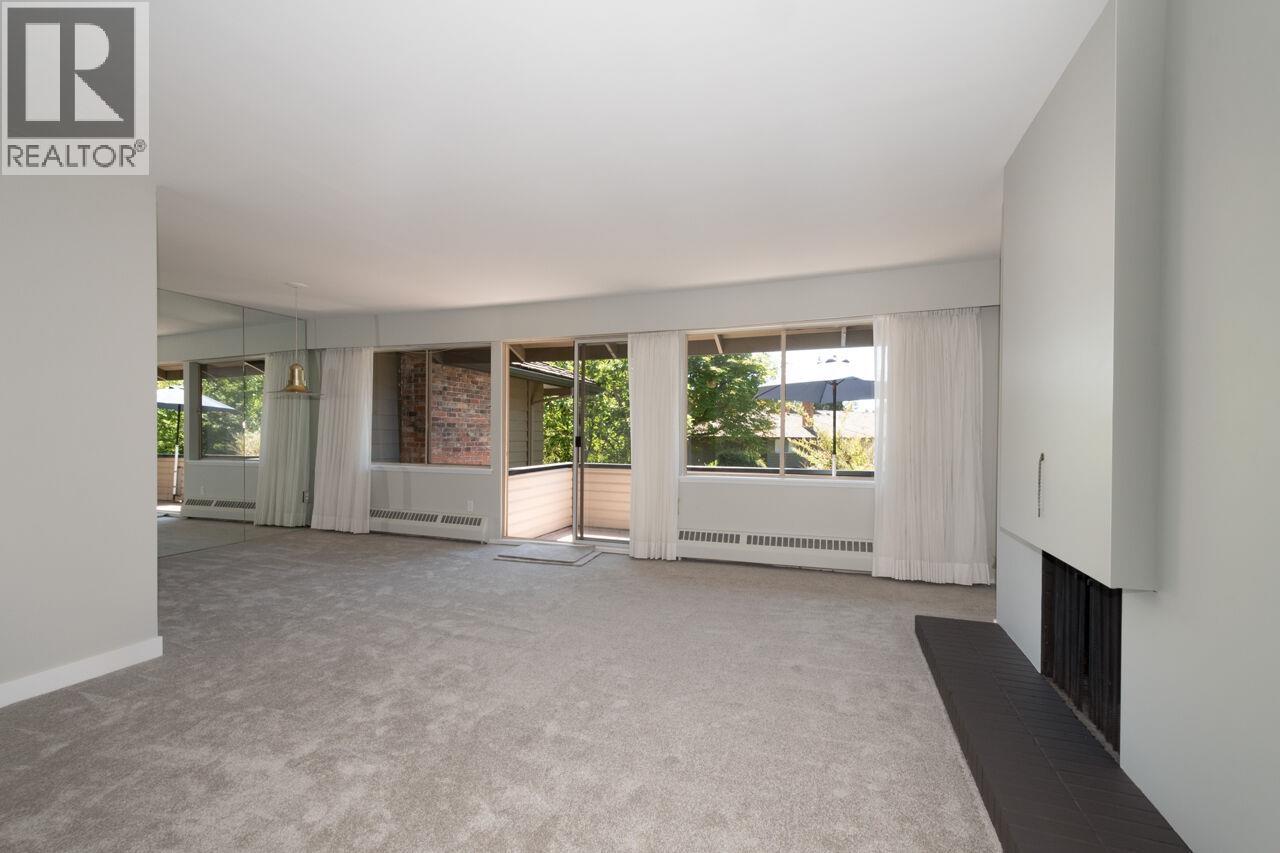 810 235 KEITH ROAD, West Vancouver