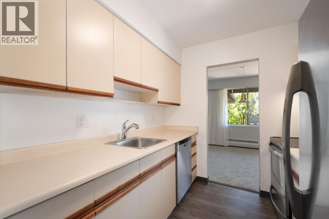 810 235 KEITH ROAD, West Vancouver