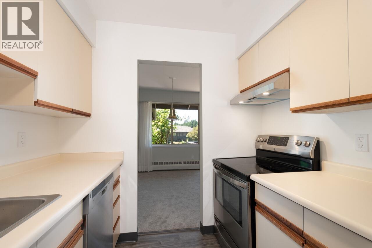 810 235 KEITH ROAD, West Vancouver